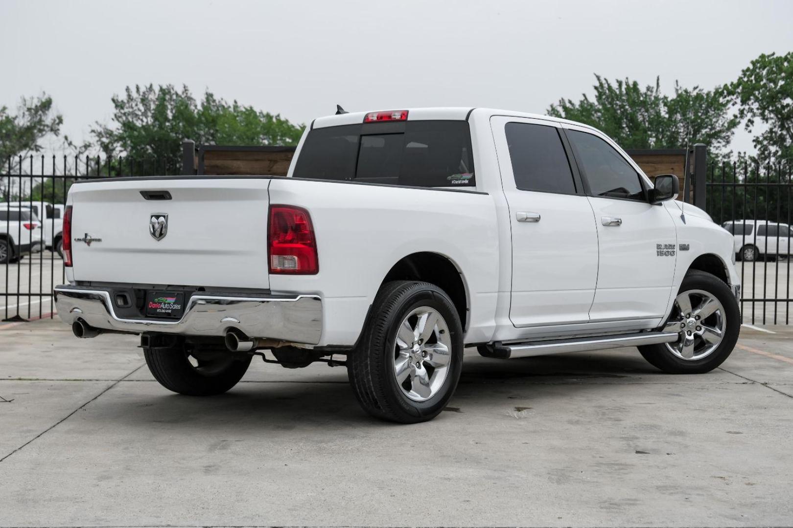 2013 White RAM 1500 SLT Crew Cab SWB 2WD (1C6RR6LT8DS) with an 5.7L V8 OHV 16V engine, 6-Speed Automatic transmission, located at 2401 E Main St., Grand Prairie, TX, 75050, (972) 262-4440, 32.748981, -96.969643 - Photo#9