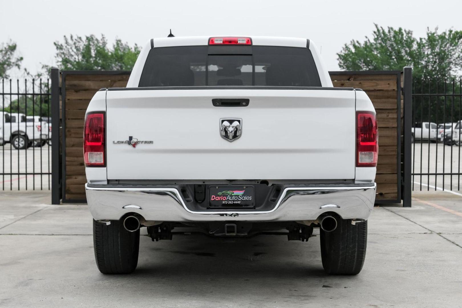 2013 White RAM 1500 SLT Crew Cab SWB 2WD (1C6RR6LT8DS) with an 5.7L V8 OHV 16V engine, 6-Speed Automatic transmission, located at 2401 E Main St., Grand Prairie, TX, 75050, (972) 262-4440, 32.748981, -96.969643 - Photo#10