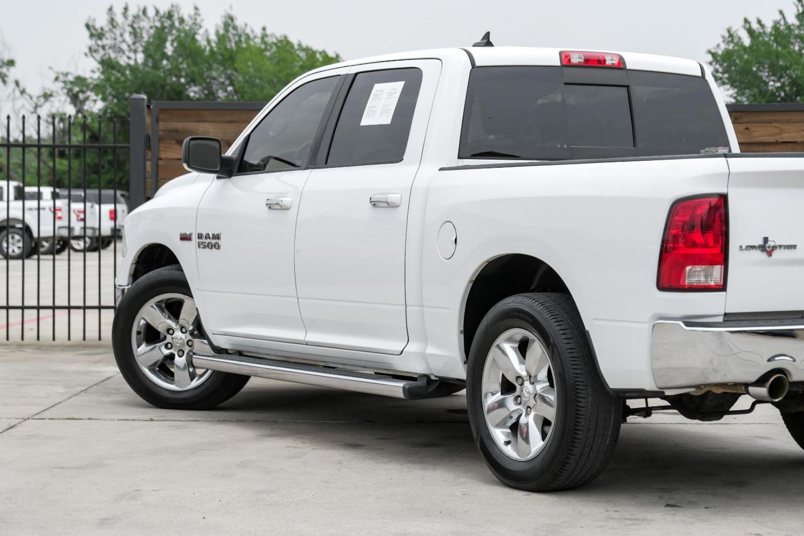 2013 White RAM 1500 SLT Crew Cab SWB 2WD (1C6RR6LT8DS) with an 5.7L V8 OHV 16V engine, 6-Speed Automatic transmission, located at 2401 E Main St., Grand Prairie, TX, 75050, (972) 262-4440, 32.748981, -96.969643 - Photo#12