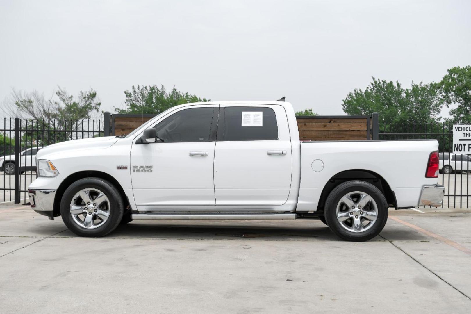 2013 White RAM 1500 SLT Crew Cab SWB 2WD (1C6RR6LT8DS) with an 5.7L V8 OHV 16V engine, 6-Speed Automatic transmission, located at 2401 E Main St., Grand Prairie, TX, 75050, (972) 262-4440, 32.748981, -96.969643 - Photo#14