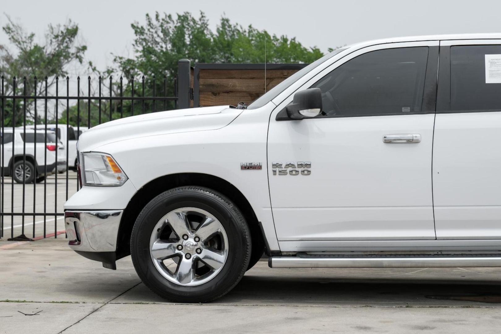 2013 White RAM 1500 SLT Crew Cab SWB 2WD (1C6RR6LT8DS) with an 5.7L V8 OHV 16V engine, 6-Speed Automatic transmission, located at 2401 E Main St., Grand Prairie, TX, 75050, (972) 262-4440, 32.748981, -96.969643 - Photo#15