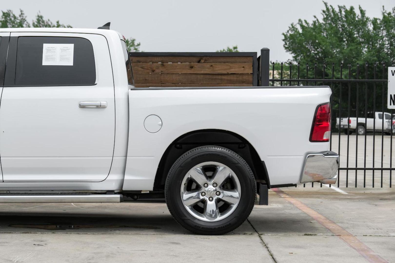 2013 White RAM 1500 SLT Crew Cab SWB 2WD (1C6RR6LT8DS) with an 5.7L V8 OHV 16V engine, 6-Speed Automatic transmission, located at 2401 E Main St., Grand Prairie, TX, 75050, (972) 262-4440, 32.748981, -96.969643 - Photo#16