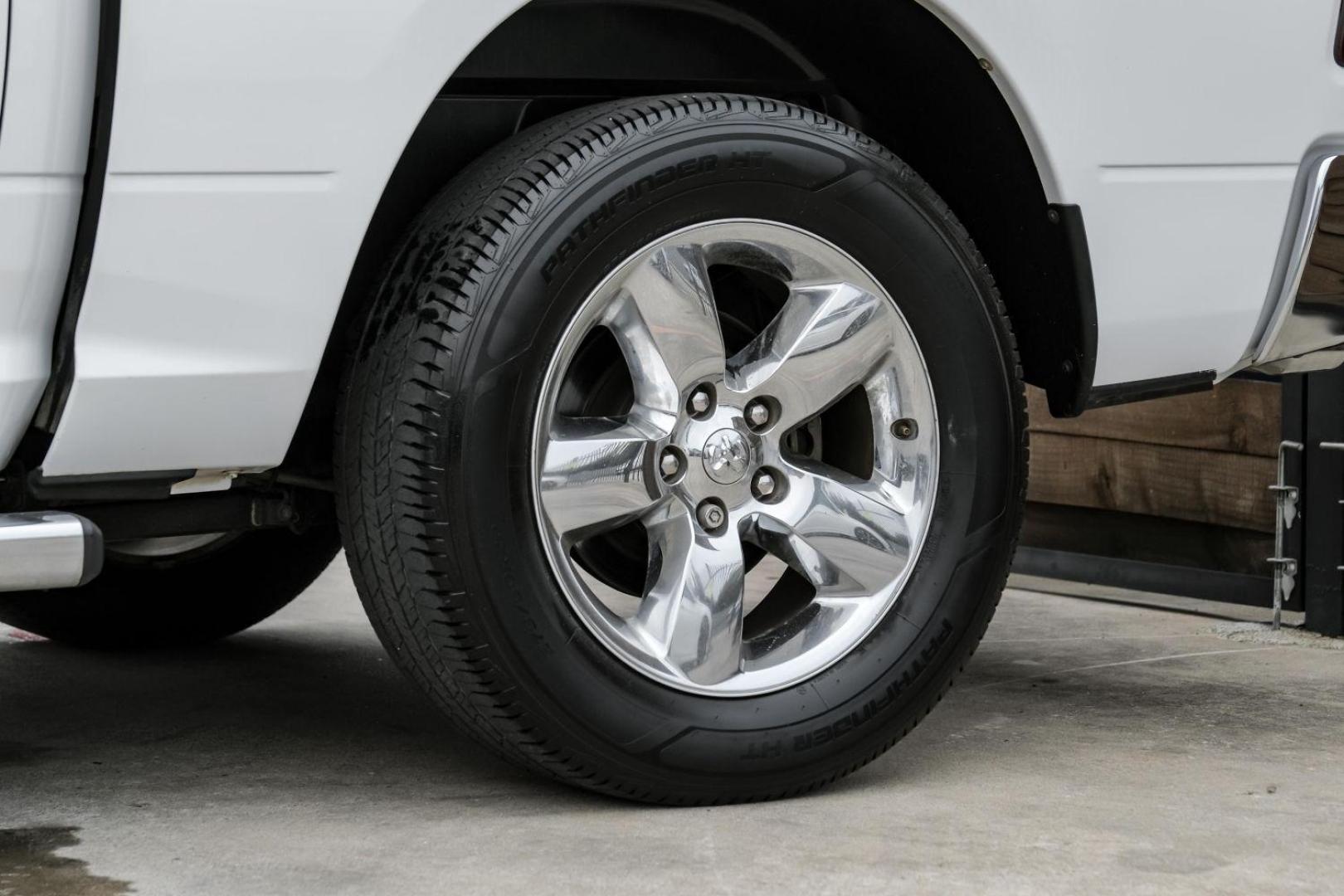 2013 White RAM 1500 SLT Crew Cab SWB 2WD (1C6RR6LT8DS) with an 5.7L V8 OHV 16V engine, 6-Speed Automatic transmission, located at 2401 E Main St., Grand Prairie, TX, 75050, (972) 262-4440, 32.748981, -96.969643 - Photo#56