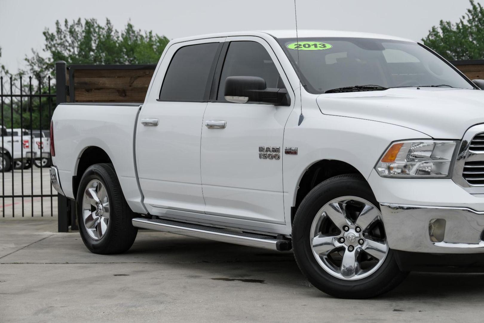 2013 White RAM 1500 SLT Crew Cab SWB 2WD (1C6RR6LT8DS) with an 5.7L V8 OHV 16V engine, 6-Speed Automatic transmission, located at 2401 E Main St., Grand Prairie, TX, 75050, (972) 262-4440, 32.748981, -96.969643 - Photo#6