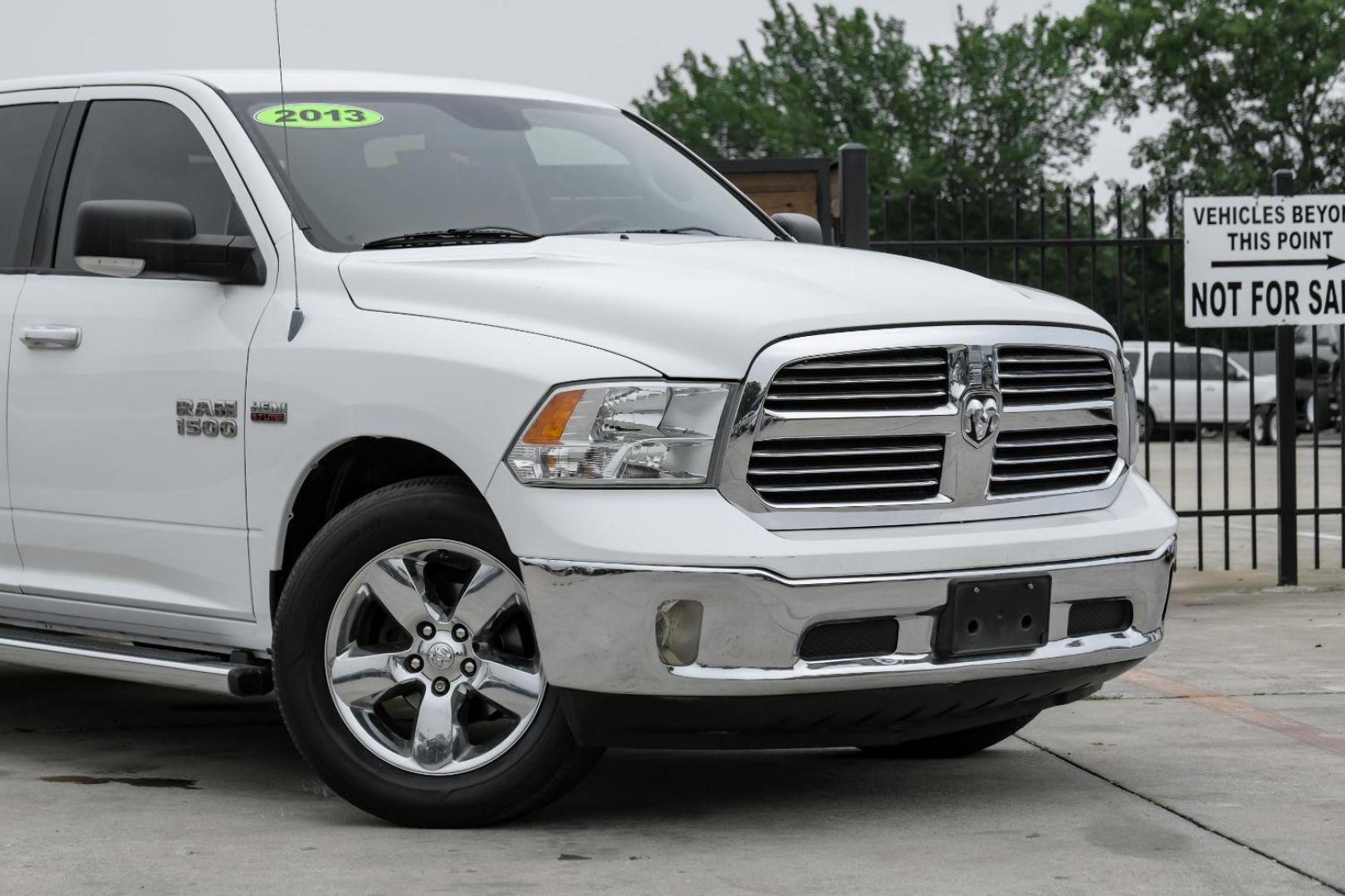 2013 White RAM 1500 SLT Crew Cab SWB 2WD (1C6RR6LT8DS) with an 5.7L V8 OHV 16V engine, 6-Speed Automatic transmission, located at 2401 E Main St., Grand Prairie, TX, 75050, (972) 262-4440, 32.748981, -96.969643 - Photo#7