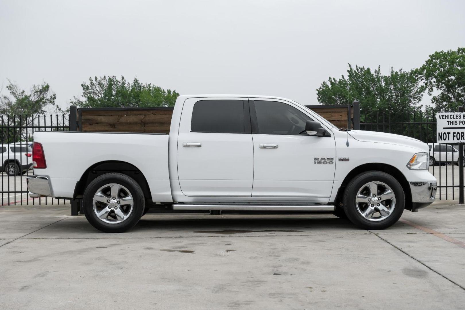 2013 White RAM 1500 SLT Crew Cab SWB 2WD (1C6RR6LT8DS) with an 5.7L V8 OHV 16V engine, 6-Speed Automatic transmission, located at 2401 E Main St., Grand Prairie, TX, 75050, (972) 262-4440, 32.748981, -96.969643 - Photo#8