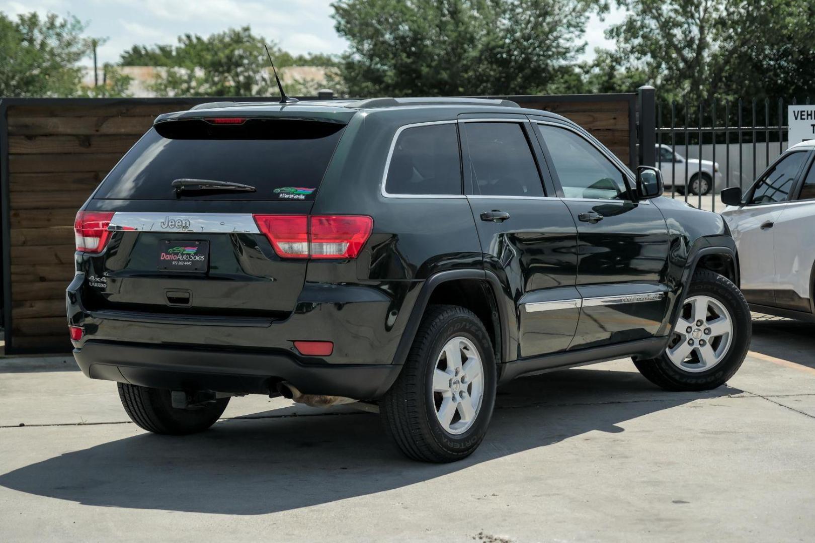 2011 GREEN Jeep Grand Cherokee Laredo 4WD (1J4RR4GG1BC) with an 3.6L V6 DOHC 24V engine, 5-Speed Automatic transmission, located at 2401 E Main St., Grand Prairie, TX, 75050, (972) 262-4440, 32.748981, -96.969643 - Photo#9