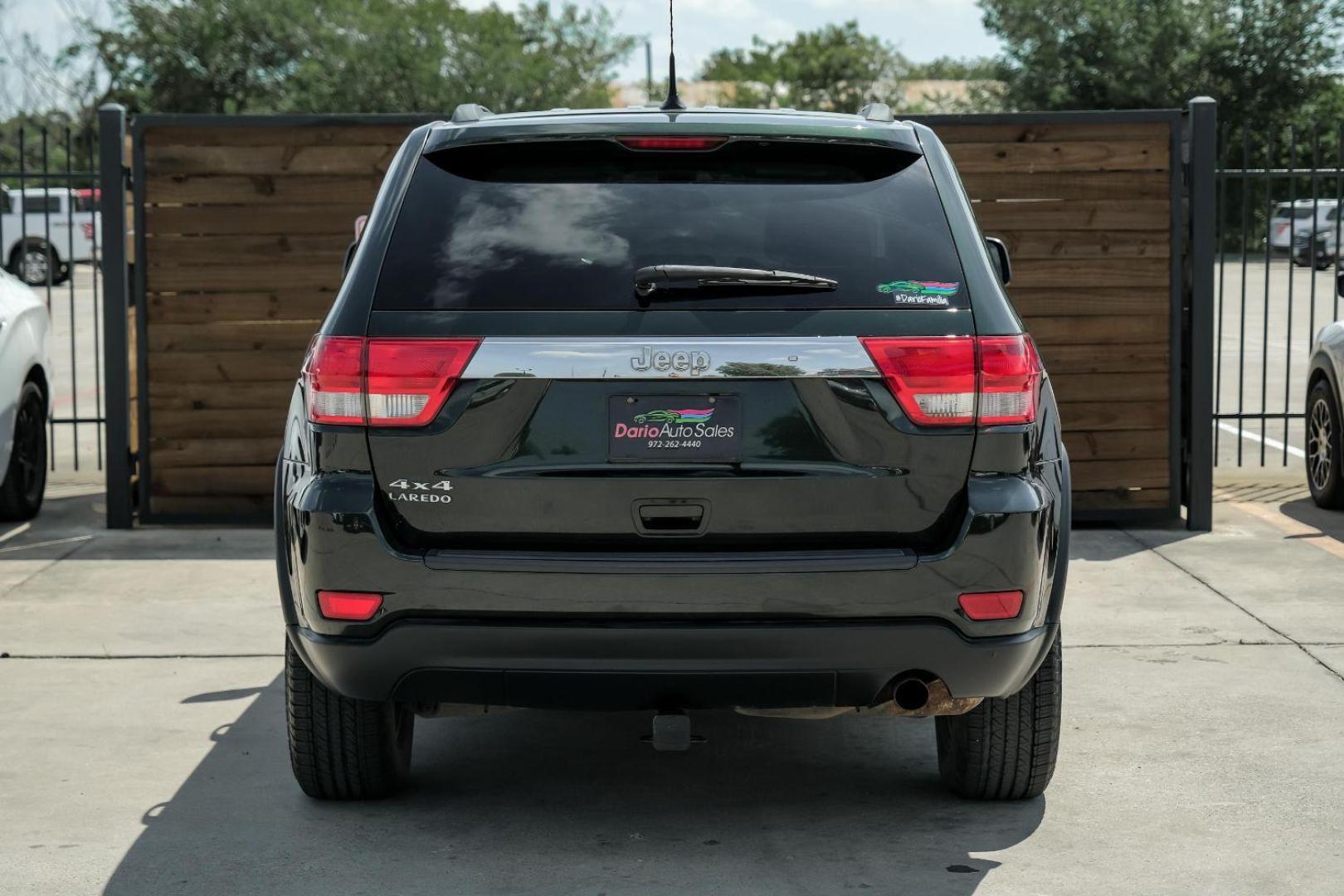 2011 GREEN Jeep Grand Cherokee Laredo 4WD (1J4RR4GG1BC) with an 3.6L V6 DOHC 24V engine, 5-Speed Automatic transmission, located at 2401 E Main St., Grand Prairie, TX, 75050, (972) 262-4440, 32.748981, -96.969643 - Photo#10