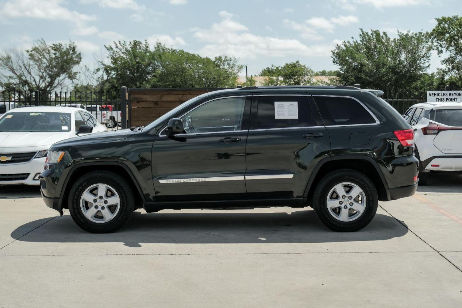 2011 GREEN Jeep Grand Cherokee Laredo 4WD (1J4RR4GG1BC) with an 3.6L V6 DOHC 24V engine, 5-Speed Automatic transmission, located at 2401 E Main St., Grand Prairie, TX, 75050, (972) 262-4440, 32.748981, -96.969643 - Photo#14