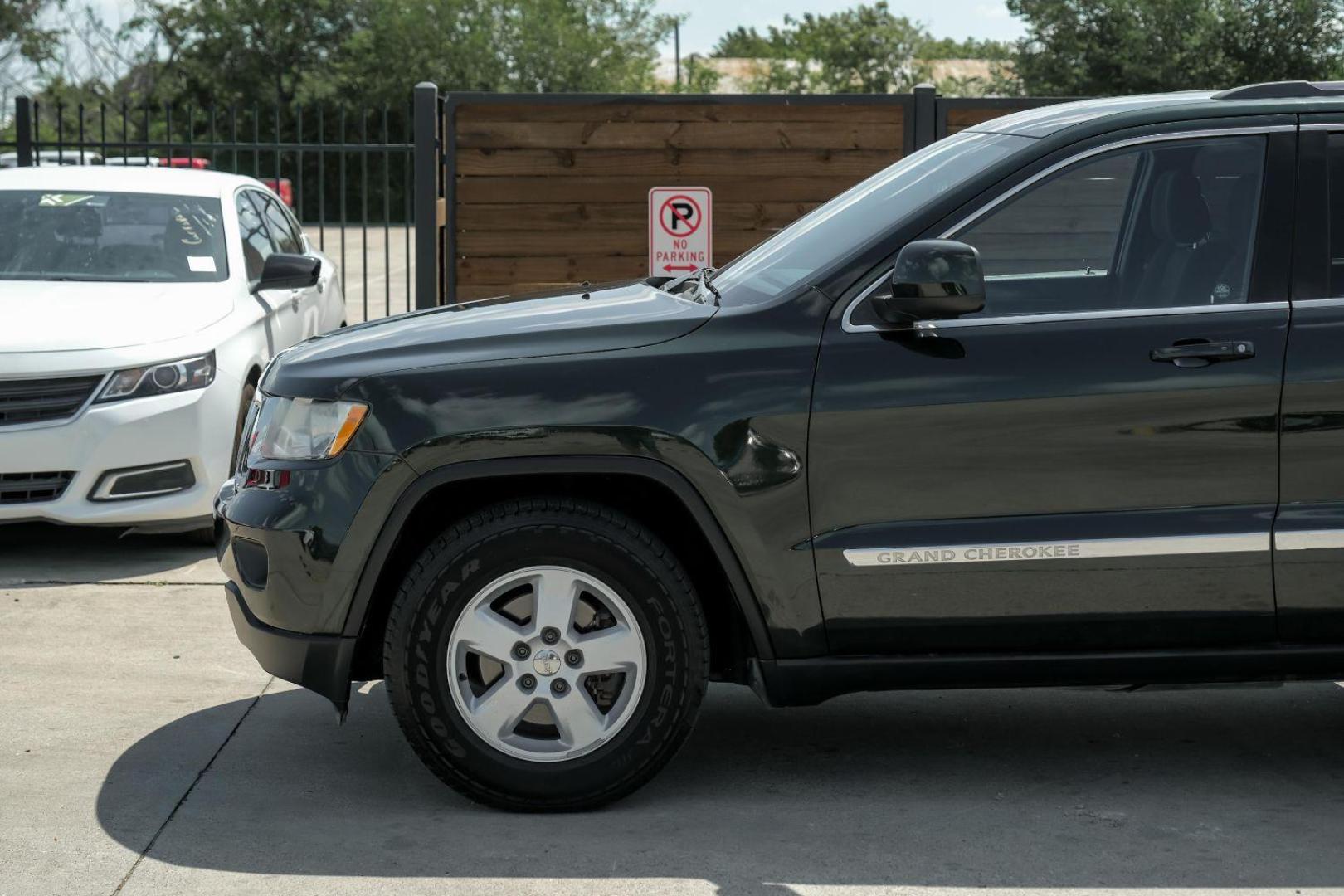 2011 GREEN Jeep Grand Cherokee Laredo 4WD (1J4RR4GG1BC) with an 3.6L V6 DOHC 24V engine, 5-Speed Automatic transmission, located at 2401 E Main St., Grand Prairie, TX, 75050, (972) 262-4440, 32.748981, -96.969643 - Photo#15