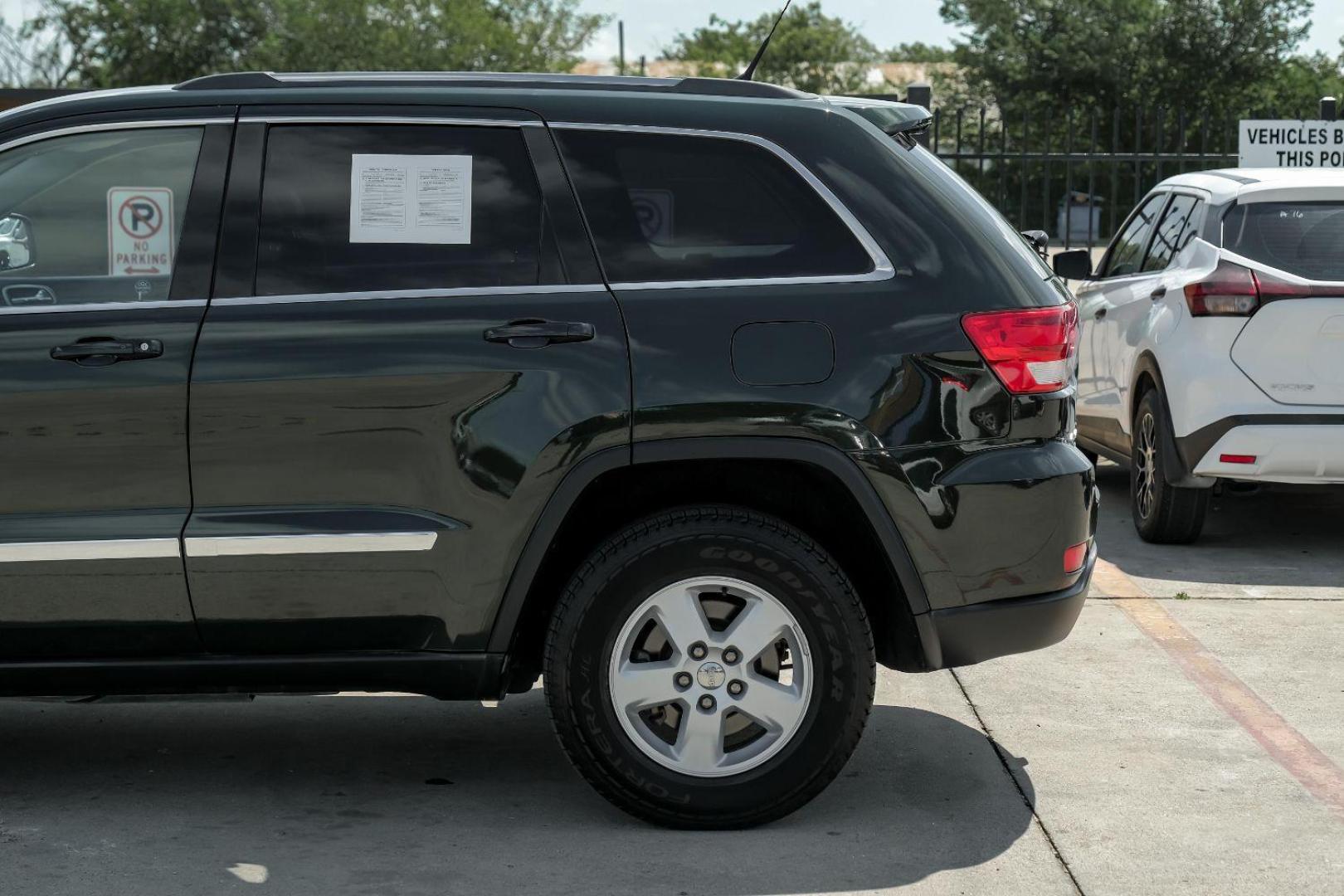 2011 GREEN Jeep Grand Cherokee Laredo 4WD (1J4RR4GG1BC) with an 3.6L V6 DOHC 24V engine, 5-Speed Automatic transmission, located at 2401 E Main St., Grand Prairie, TX, 75050, (972) 262-4440, 32.748981, -96.969643 - Photo#16