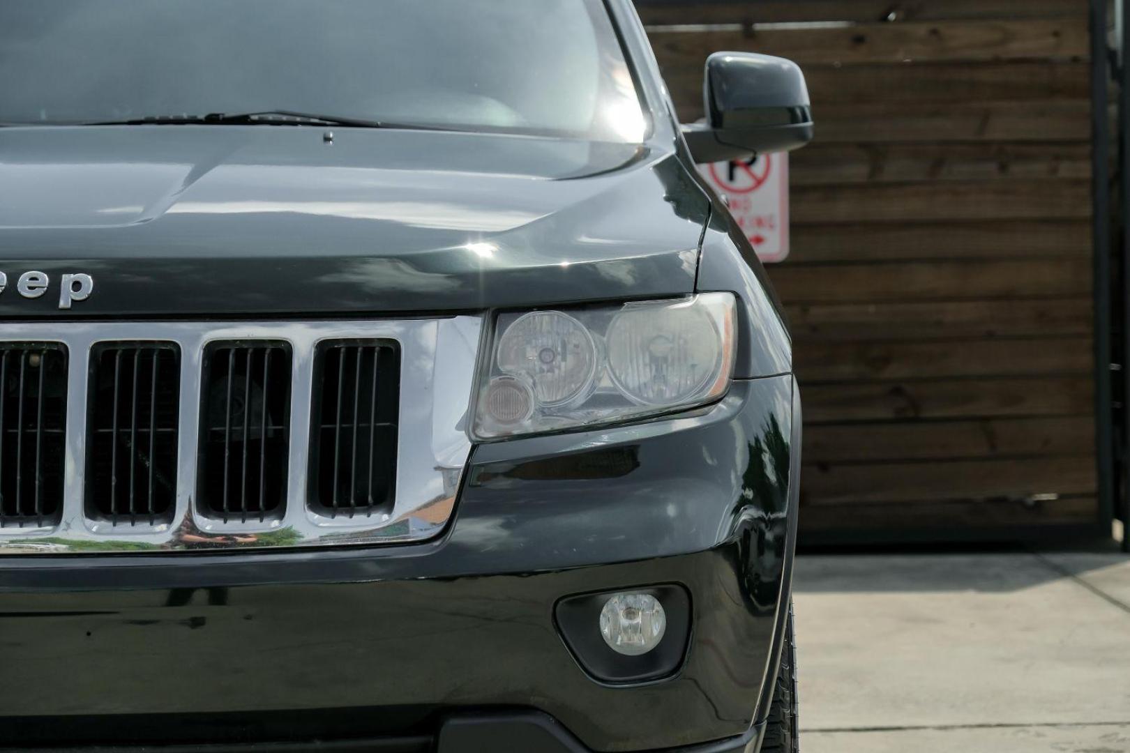 2011 GREEN Jeep Grand Cherokee Laredo 4WD (1J4RR4GG1BC) with an 3.6L V6 DOHC 24V engine, 5-Speed Automatic transmission, located at 2401 E Main St., Grand Prairie, TX, 75050, (972) 262-4440, 32.748981, -96.969643 - Photo#43