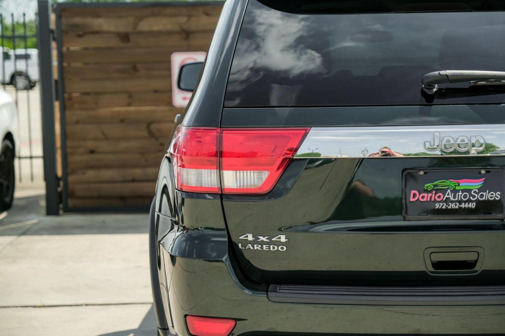 2011 GREEN Jeep Grand Cherokee Laredo 4WD (1J4RR4GG1BC) with an 3.6L V6 DOHC 24V engine, 5-Speed Automatic transmission, located at 2401 E Main St., Grand Prairie, TX, 75050, (972) 262-4440, 32.748981, -96.969643 - Photo#44