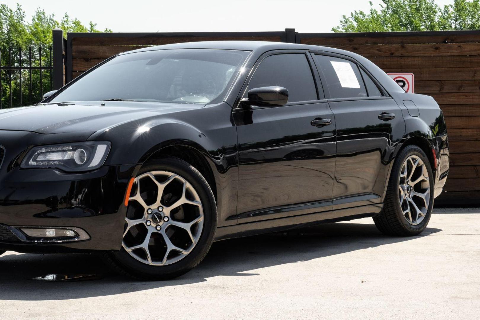 2016 BLACK Chrysler 300 S V6 RWD (2C3CCABG0GH) with an 3.6L V6 DOHC 24V engine, 8-Speed Automatic transmission, located at 2401 E Main St., Grand Prairie, TX, 75050, (972) 262-4440, 32.748981, -96.969643 - Photo#5