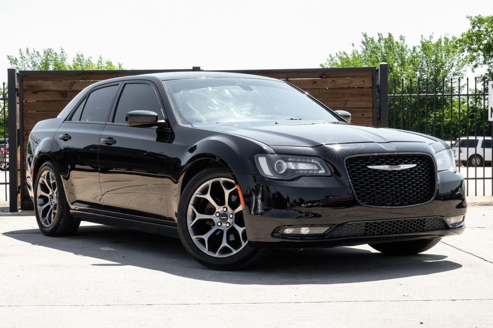 2016 BLACK Chrysler 300 S V6 RWD (2C3CCABG0GH) with an 3.6L V6 DOHC 24V engine, 8-Speed Automatic transmission, located at 2401 E Main St., Grand Prairie, TX, 75050, (972) 262-4440, 32.748981, -96.969643 - Photo#7