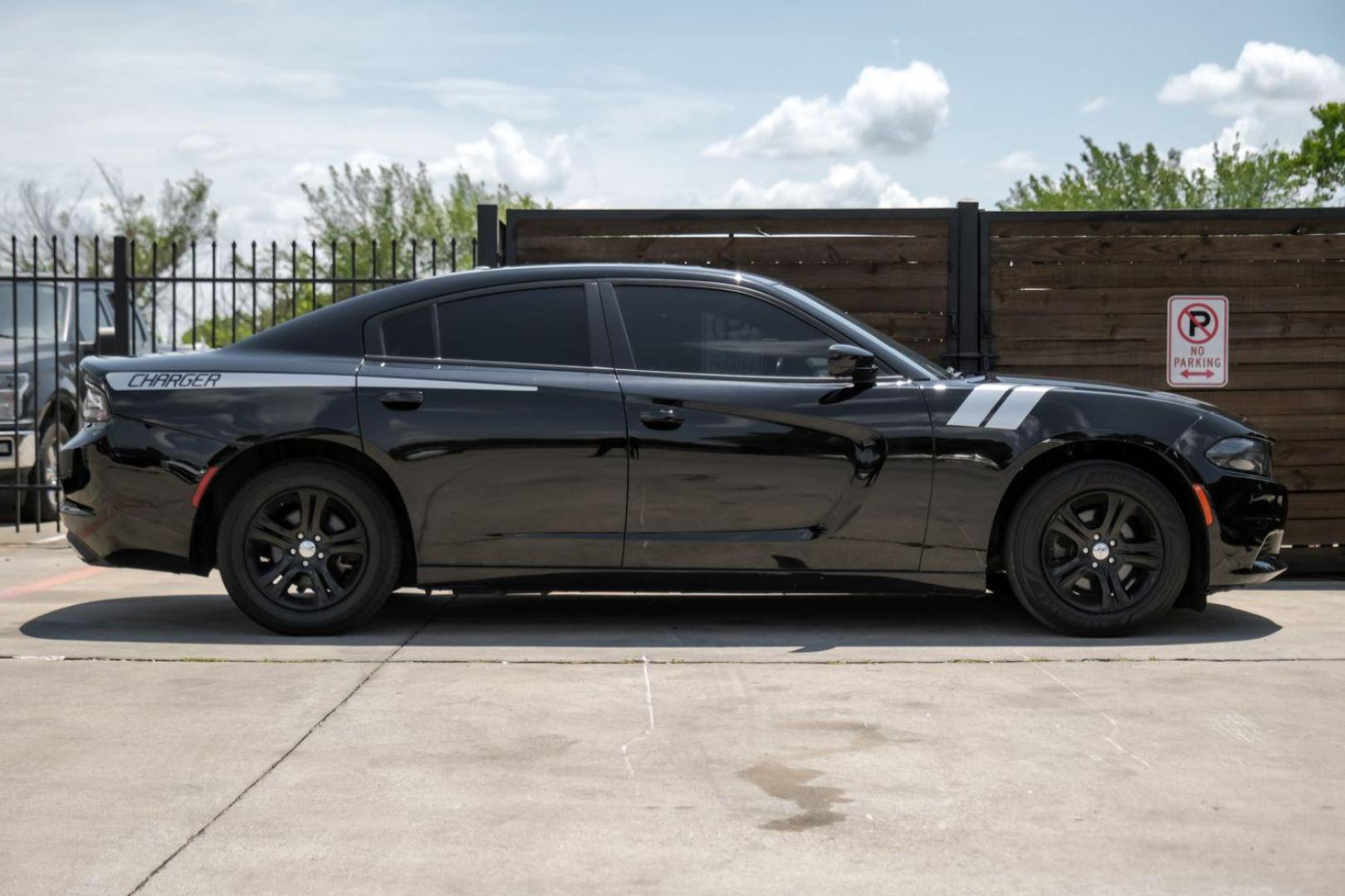 2019 Black Dodge Charger SXT (2C3CDXBG0KH) with an 3.6L V6 DOHC 24V engine, 8-Speed Automatic transmission, located at 2401 E Main St., Grand Prairie, TX, 75050, (972) 262-4440, 32.748981, -96.969643 - Photo#6