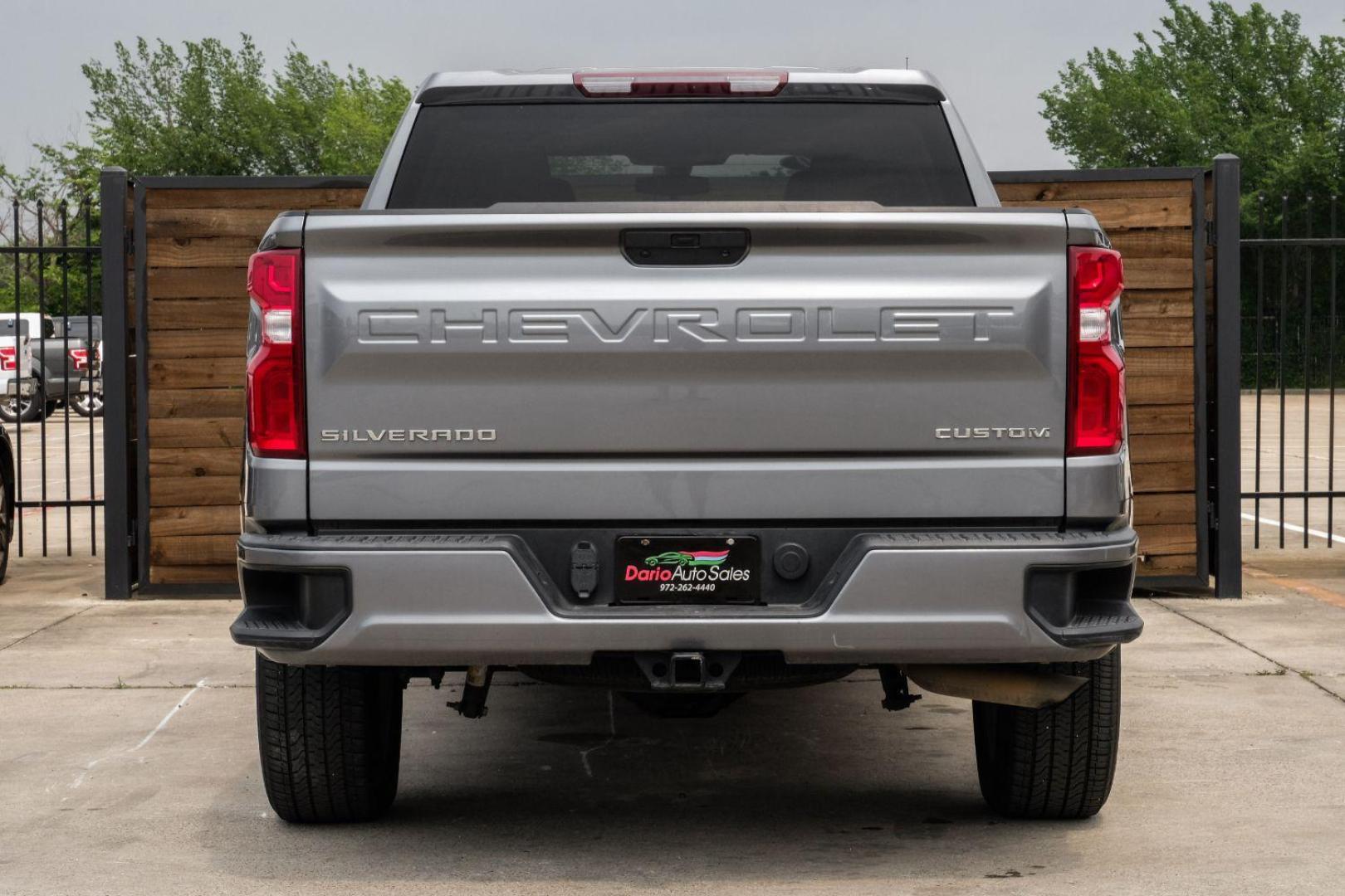 2020 Gray Chevrolet Silverado 1500 Custom Crew Cab Short Box 2WD (3GCPWBEK7LG) with an 2.7L L4 DOHC 16V TURBO engine, 6-Speed Automatic transmission, located at 2401 E Main St., Grand Prairie, TX, 75050, (972) 262-4440, 32.748981, -96.969643 - Photo#10