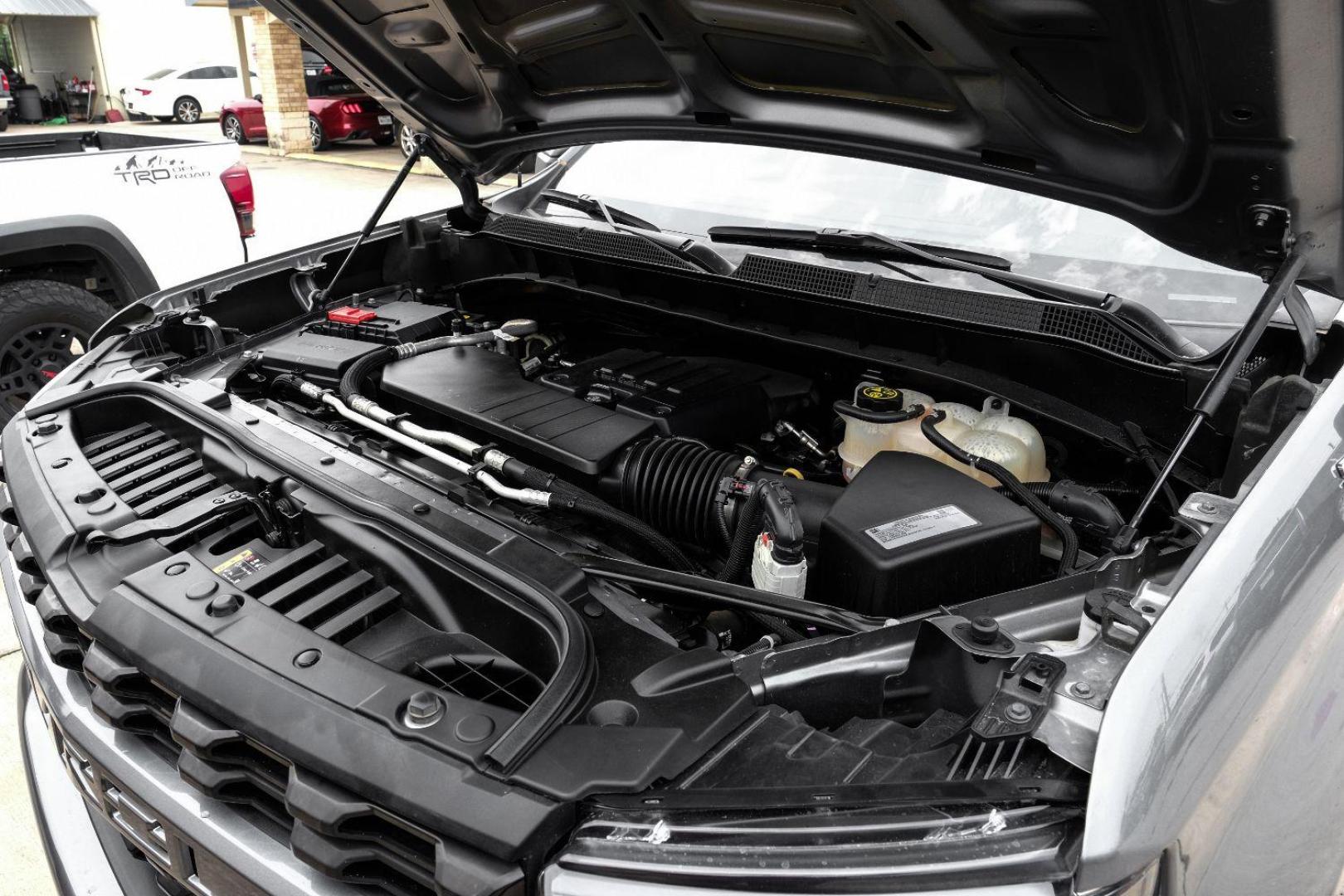 2020 Gray Chevrolet Silverado 1500 Custom Crew Cab Short Box 2WD (3GCPWBEK7LG) with an 2.7L L4 DOHC 16V TURBO engine, 6-Speed Automatic transmission, located at 2401 E Main St., Grand Prairie, TX, 75050, (972) 262-4440, 32.748981, -96.969643 - Photo#36