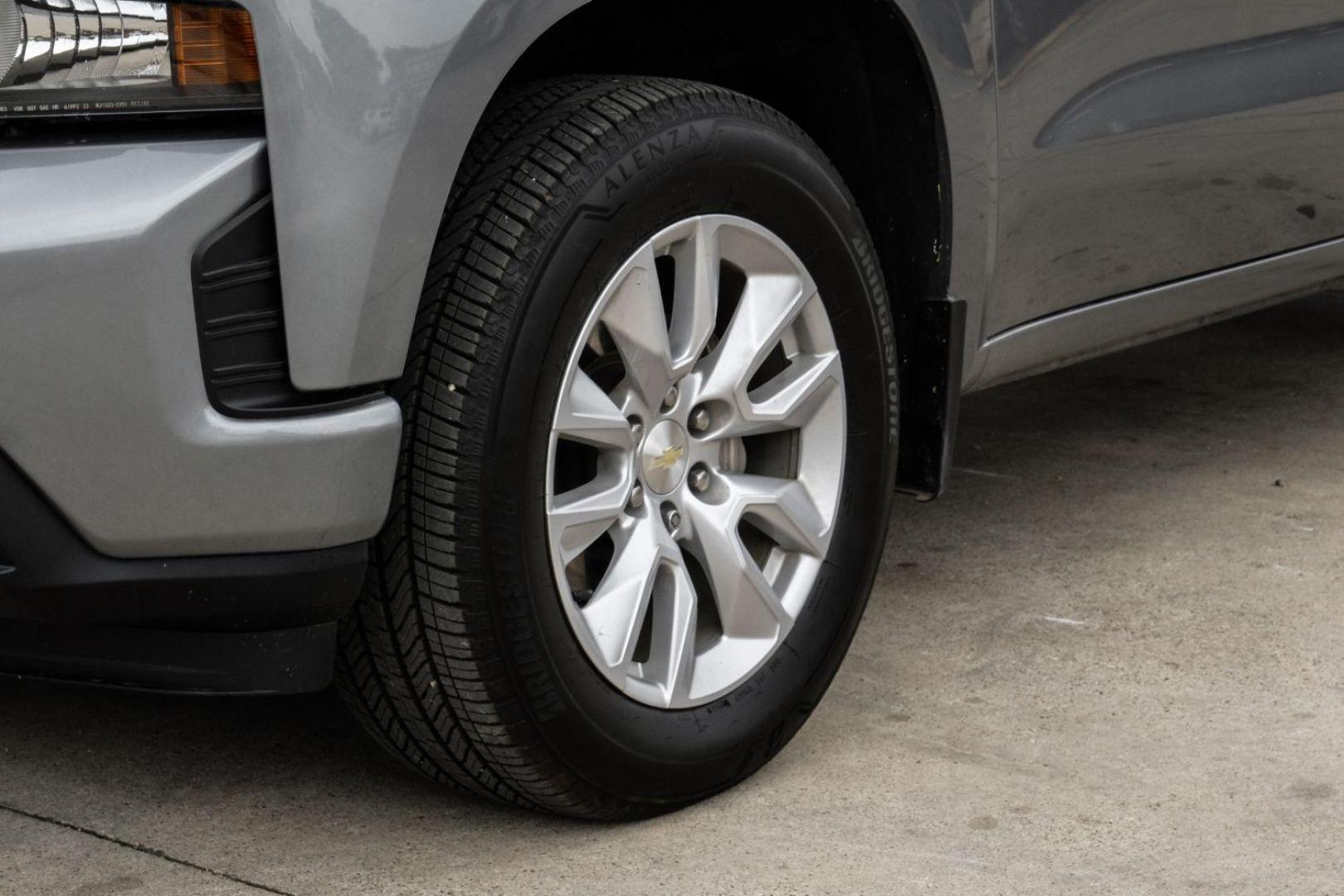 2020 Gray Chevrolet Silverado 1500 Custom Crew Cab Short Box 2WD (3GCPWBEK7LG) with an 2.7L L4 DOHC 16V TURBO engine, 6-Speed Automatic transmission, located at 2401 E Main St., Grand Prairie, TX, 75050, (972) 262-4440, 32.748981, -96.969643 - Photo#41