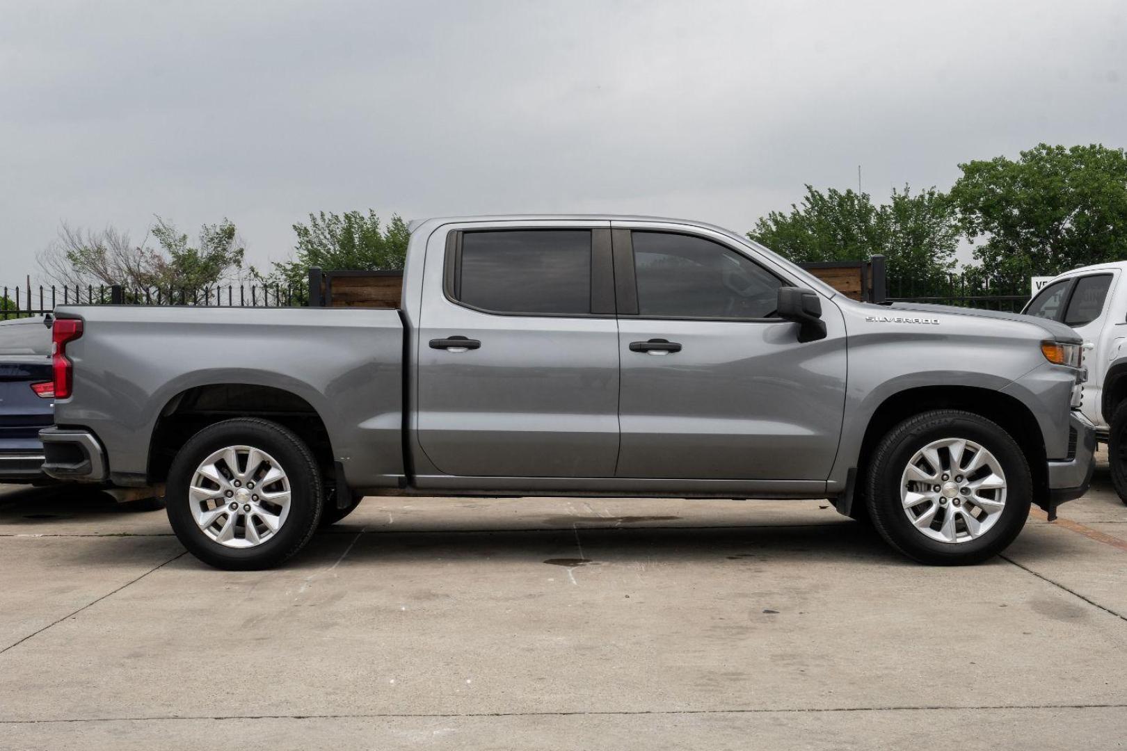 2020 Gray Chevrolet Silverado 1500 Custom Crew Cab Short Box 2WD (3GCPWBEK7LG) with an 2.7L L4 DOHC 16V TURBO engine, 6-Speed Automatic transmission, located at 2401 E Main St., Grand Prairie, TX, 75050, (972) 262-4440, 32.748981, -96.969643 - Photo#8