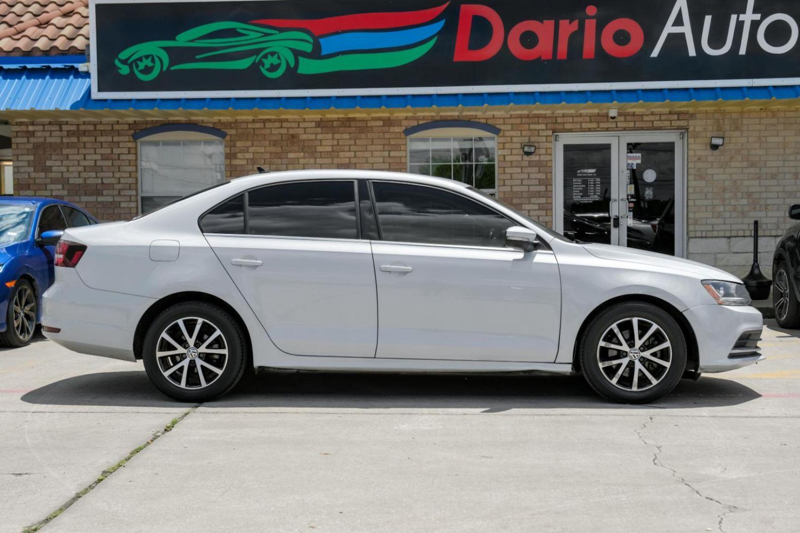 2017 white Volkswagen Jetta 1.4T SE 6A (3VWDB7AJ6HM) with an 1.4L L4 DOHC 16V engine, 6-Speed Automatic transmission, located at 2401 E Main St., Grand Prairie, TX, 75050, (972) 262-4440, 32.748981, -96.969643 - Photo#9