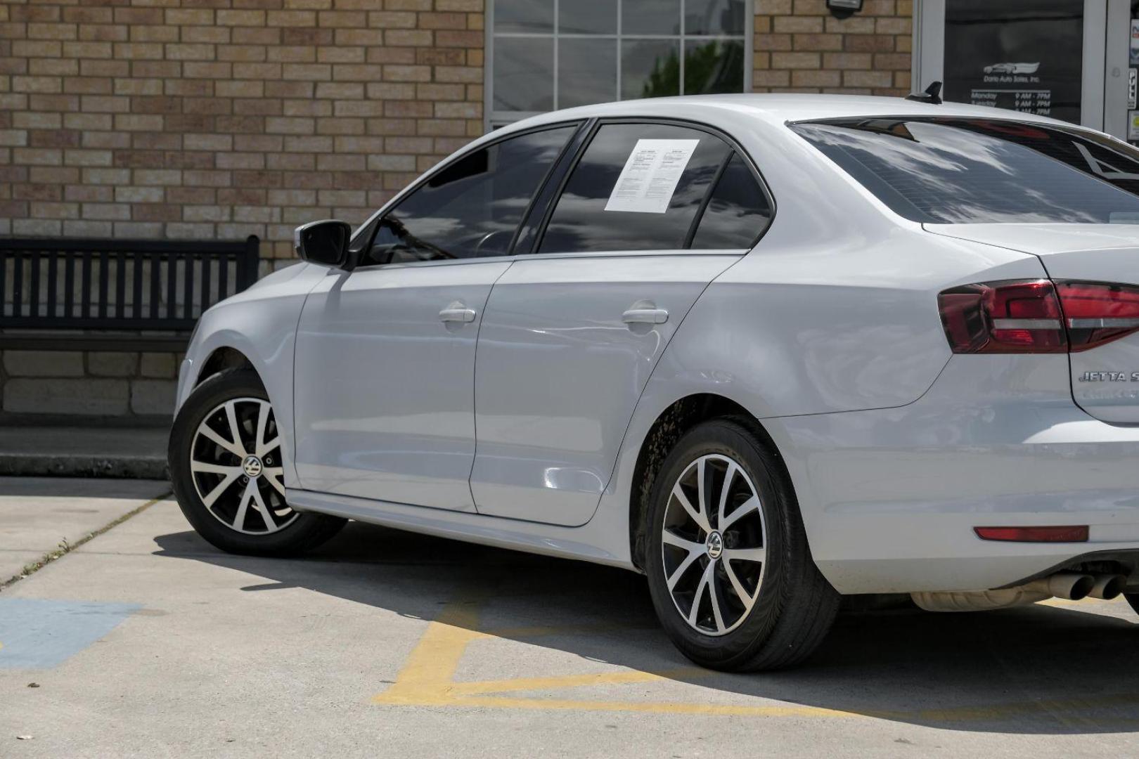 2017 white Volkswagen Jetta 1.4T SE 6A (3VWDB7AJ6HM) with an 1.4L L4 DOHC 16V engine, 6-Speed Automatic transmission, located at 2401 E Main St., Grand Prairie, TX, 75050, (972) 262-4440, 32.748981, -96.969643 - Photo#13