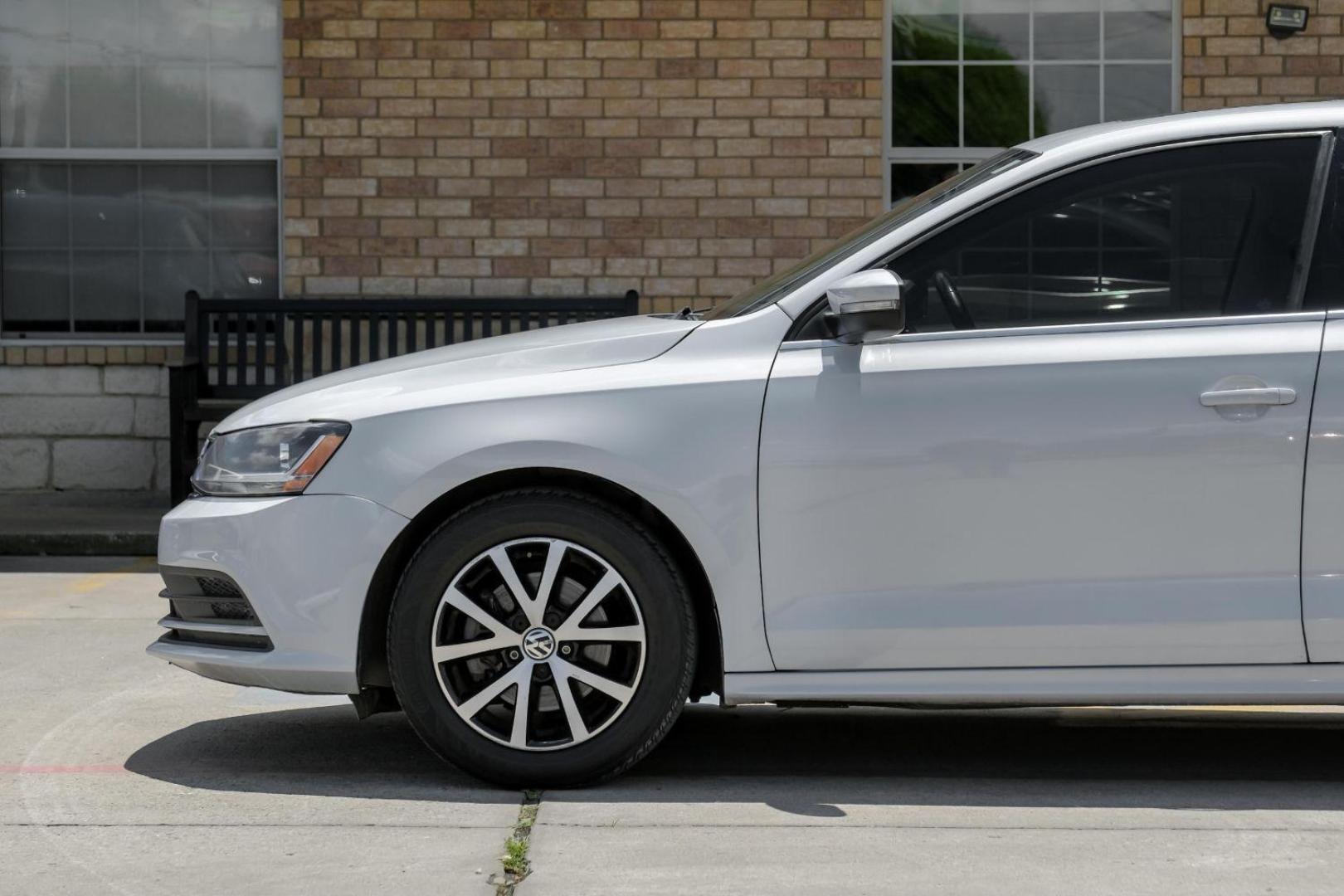 2017 white Volkswagen Jetta 1.4T SE 6A (3VWDB7AJ6HM) with an 1.4L L4 DOHC 16V engine, 6-Speed Automatic transmission, located at 2401 E Main St., Grand Prairie, TX, 75050, (972) 262-4440, 32.748981, -96.969643 - Photo#16