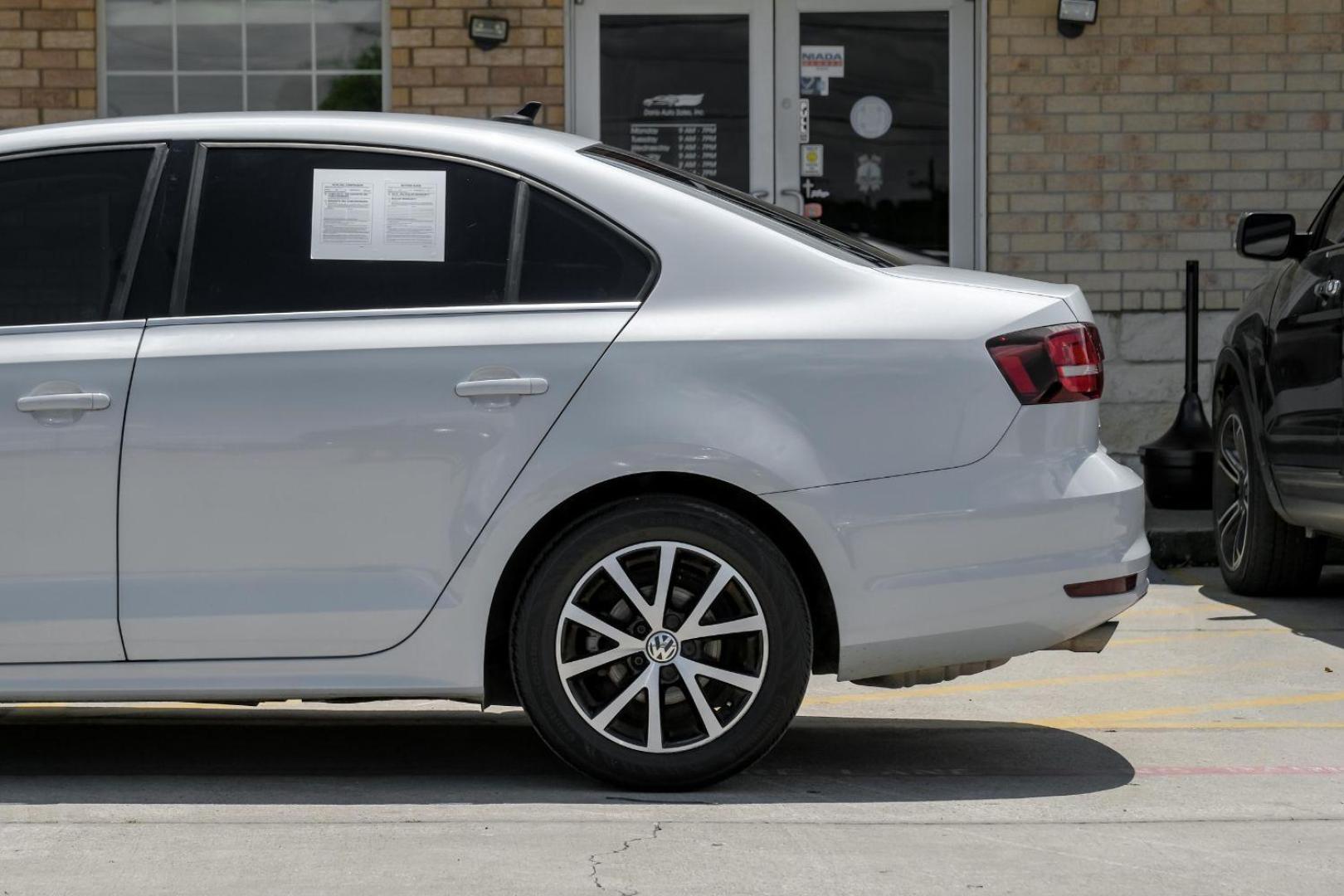 2017 white Volkswagen Jetta 1.4T SE 6A (3VWDB7AJ6HM) with an 1.4L L4 DOHC 16V engine, 6-Speed Automatic transmission, located at 2401 E Main St., Grand Prairie, TX, 75050, (972) 262-4440, 32.748981, -96.969643 - Photo#17