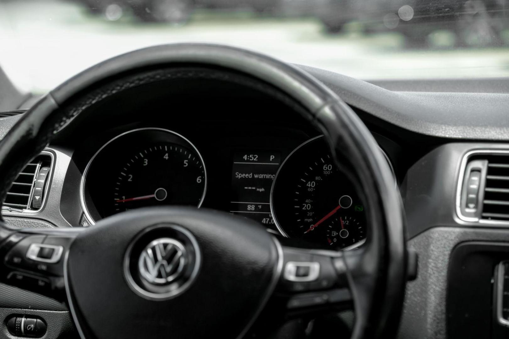 2017 white Volkswagen Jetta 1.4T SE 6A (3VWDB7AJ6HM) with an 1.4L L4 DOHC 16V engine, 6-Speed Automatic transmission, located at 2401 E Main St., Grand Prairie, TX, 75050, (972) 262-4440, 32.748981, -96.969643 - Photo#24