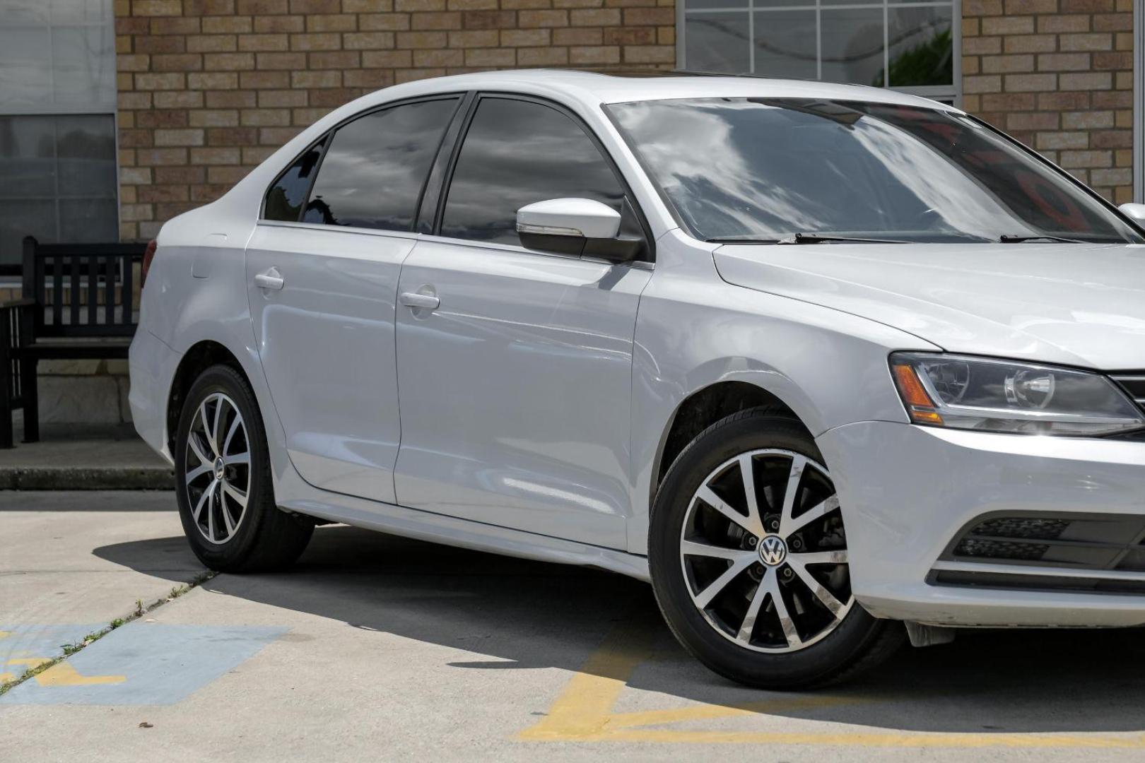 2017 white Volkswagen Jetta 1.4T SE 6A (3VWDB7AJ6HM) with an 1.4L L4 DOHC 16V engine, 6-Speed Automatic transmission, located at 2401 E Main St., Grand Prairie, TX, 75050, (972) 262-4440, 32.748981, -96.969643 - Photo#7