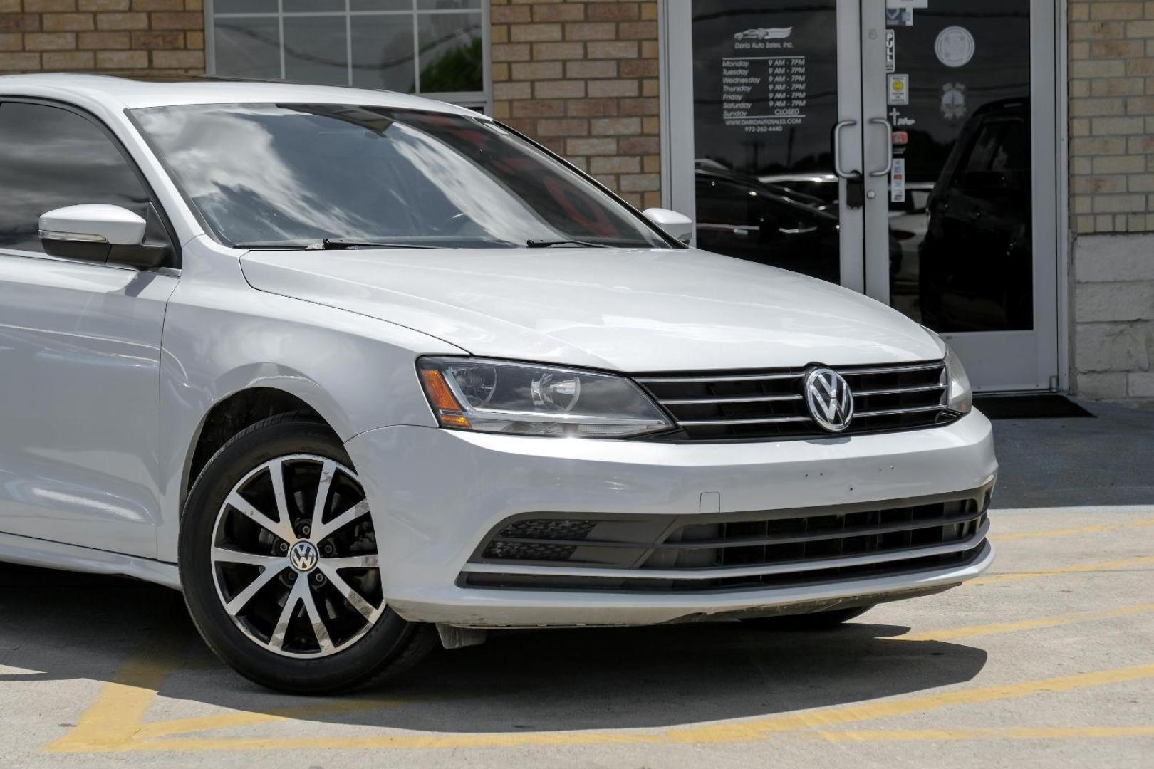 2017 white Volkswagen Jetta 1.4T SE 6A (3VWDB7AJ6HM) with an 1.4L L4 DOHC 16V engine, 6-Speed Automatic transmission, located at 2401 E Main St., Grand Prairie, TX, 75050, (972) 262-4440, 32.748981, -96.969643 - Photo#8