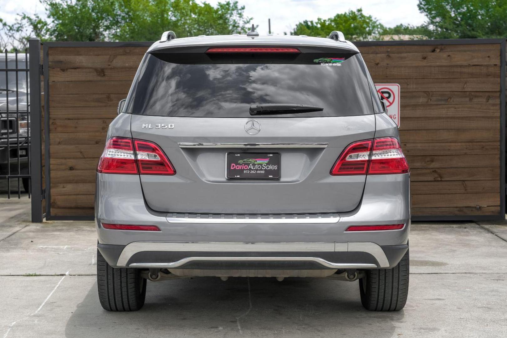 2013 silver Mercedes-Benz M-Class ML350 4MATIC (4JGDA5JB9DA) with an 3.5L V6 DOHC 24V engine, 7-Speed Automatic transmission, located at 2401 E Main St., Grand Prairie, TX, 75050, (972) 262-4440, 32.748981, -96.969643 - Photo#11