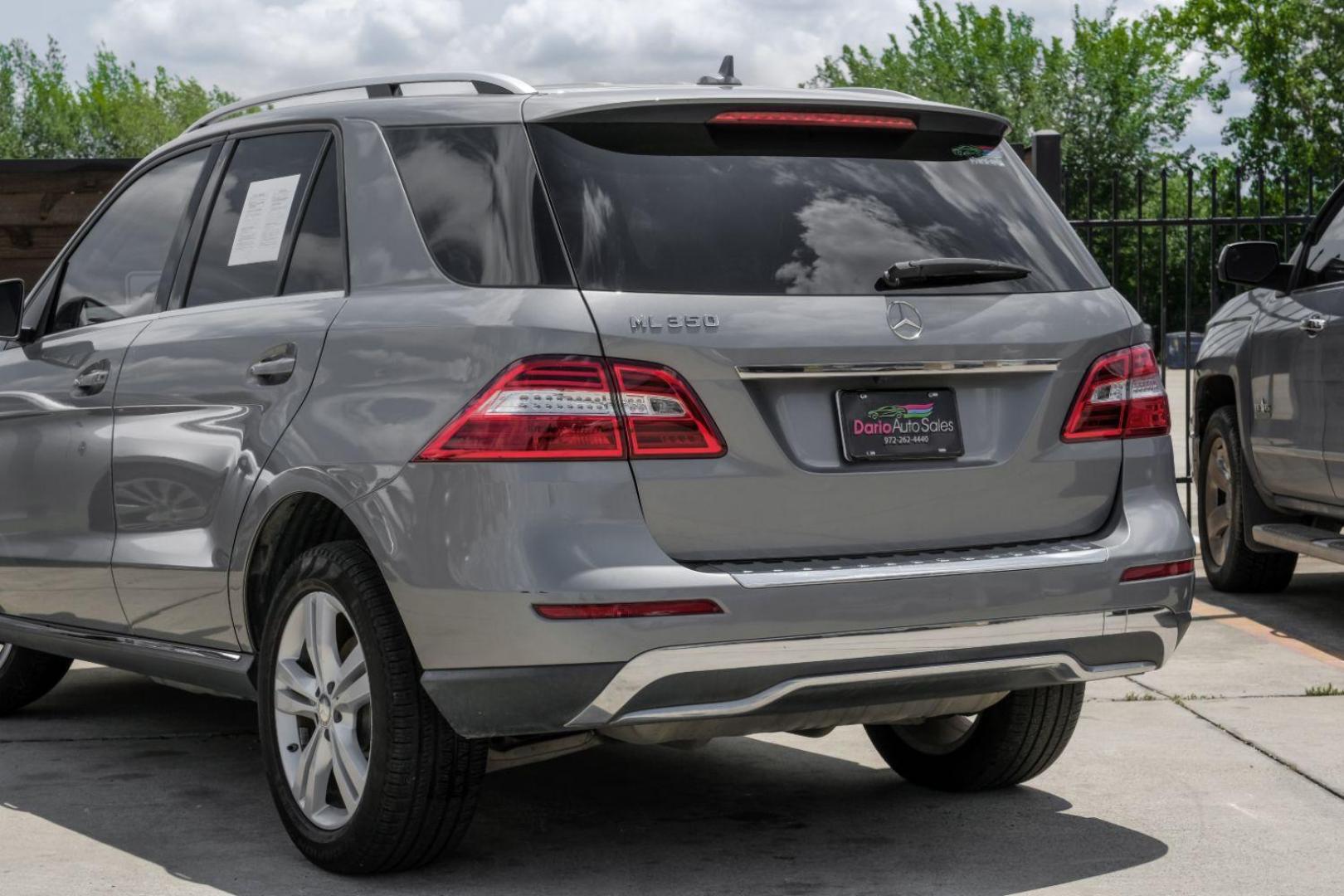 2013 silver Mercedes-Benz M-Class ML350 4MATIC (4JGDA5JB9DA) with an 3.5L V6 DOHC 24V engine, 7-Speed Automatic transmission, located at 2401 E Main St., Grand Prairie, TX, 75050, (972) 262-4440, 32.748981, -96.969643 - Photo#14