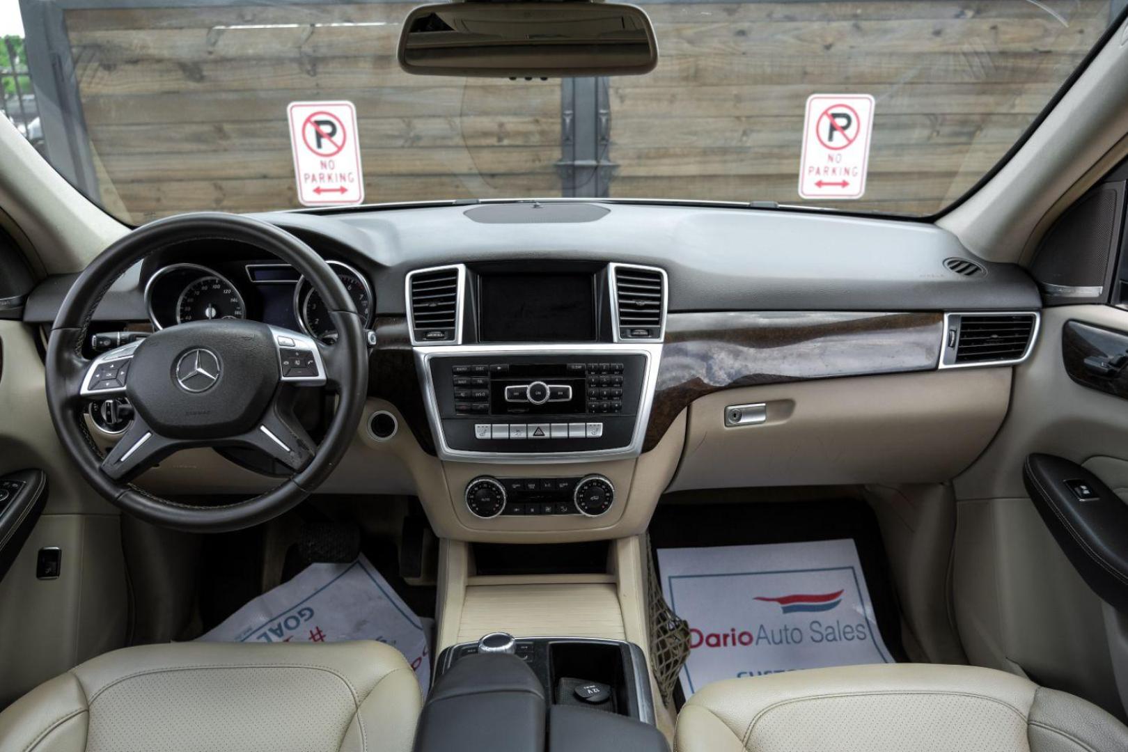 2013 silver Mercedes-Benz M-Class ML350 4MATIC (4JGDA5JB9DA) with an 3.5L V6 DOHC 24V engine, 7-Speed Automatic transmission, located at 2401 E Main St., Grand Prairie, TX, 75050, (972) 262-4440, 32.748981, -96.969643 - Photo#19