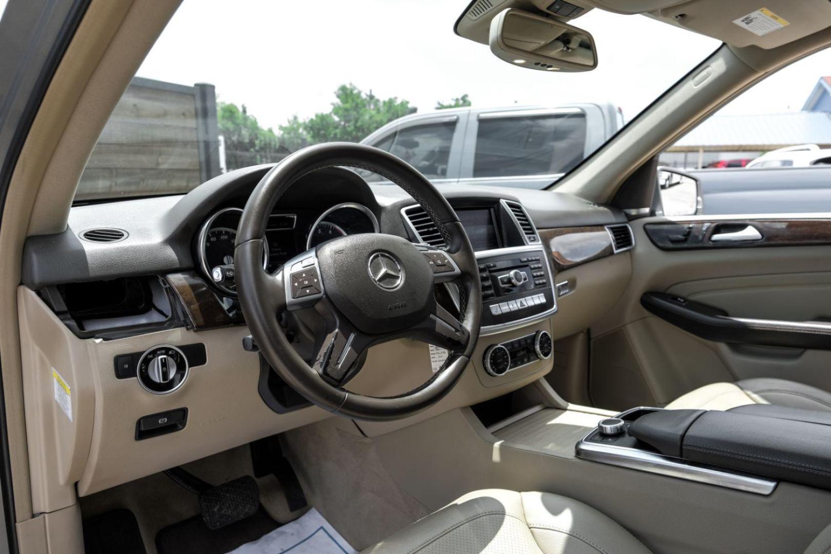 2013 silver Mercedes-Benz M-Class ML350 4MATIC (4JGDA5JB9DA) with an 3.5L V6 DOHC 24V engine, 7-Speed Automatic transmission, located at 2401 E Main St., Grand Prairie, TX, 75050, (972) 262-4440, 32.748981, -96.969643 - Photo#2