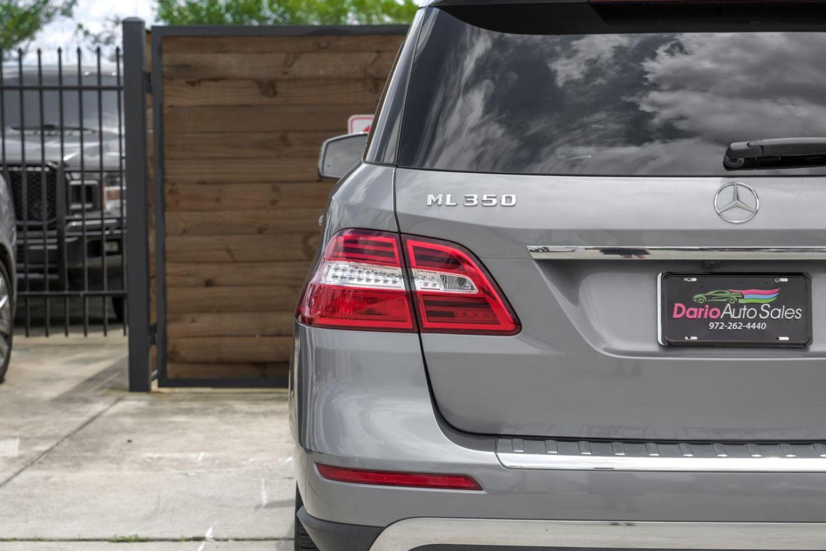 2013 silver Mercedes-Benz M-Class ML350 4MATIC (4JGDA5JB9DA) with an 3.5L V6 DOHC 24V engine, 7-Speed Automatic transmission, located at 2401 E Main St., Grand Prairie, TX, 75050, (972) 262-4440, 32.748981, -96.969643 - Photo#49