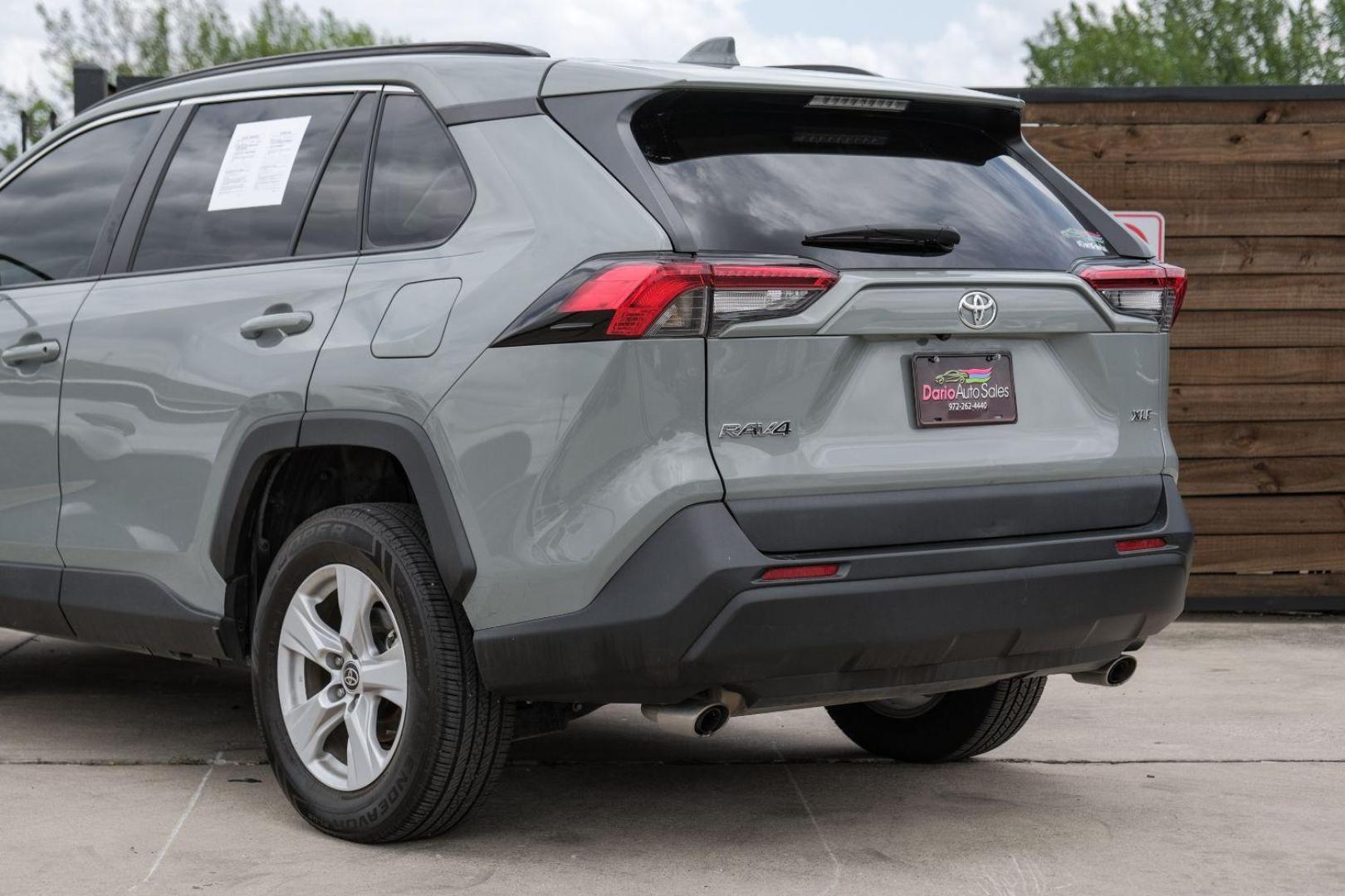 2021 GRAY Toyota RAV4 XLE (2T3W1RFV0MW) with an 2.5L L4 DOHC 16V engine, 8-Speed Automatic transmission, located at 2401 E Main St., Grand Prairie, TX, 75050, (972) 262-4440, 32.748981, -96.969643 - Photo#13