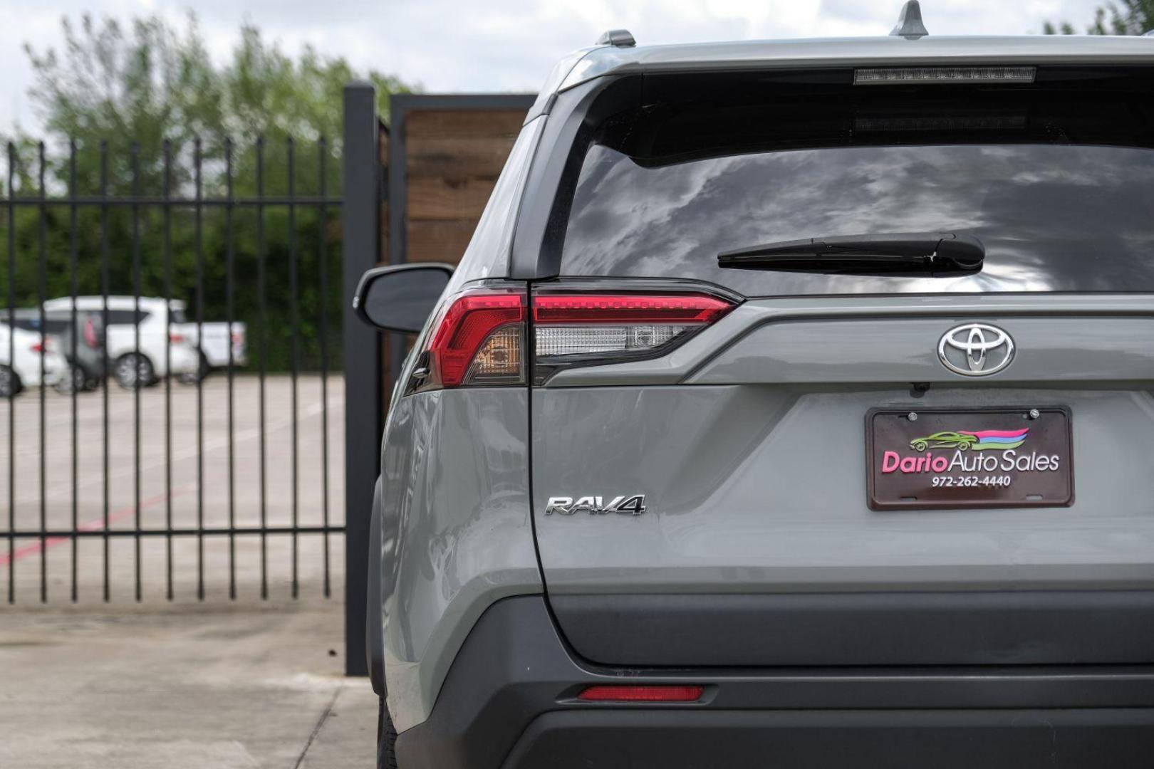 2021 GRAY Toyota RAV4 XLE (2T3W1RFV0MW) with an 2.5L L4 DOHC 16V engine, 8-Speed Automatic transmission, located at 2401 E Main St., Grand Prairie, TX, 75050, (972) 262-4440, 32.748981, -96.969643 - Photo#48