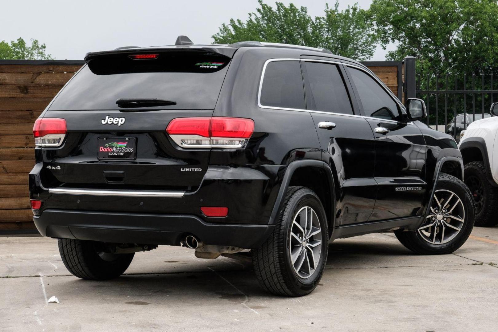 2017 BLACK Jeep Grand Cherokee Limited 4WD (1C4RJFBG3HC) with an 3.6L V6 DOHC 24V engine, 8-Speed Automatic transmission, located at 2401 E Main St., Grand Prairie, TX, 75050, (972) 262-4440, 32.748981, -96.969643 - Photo#10