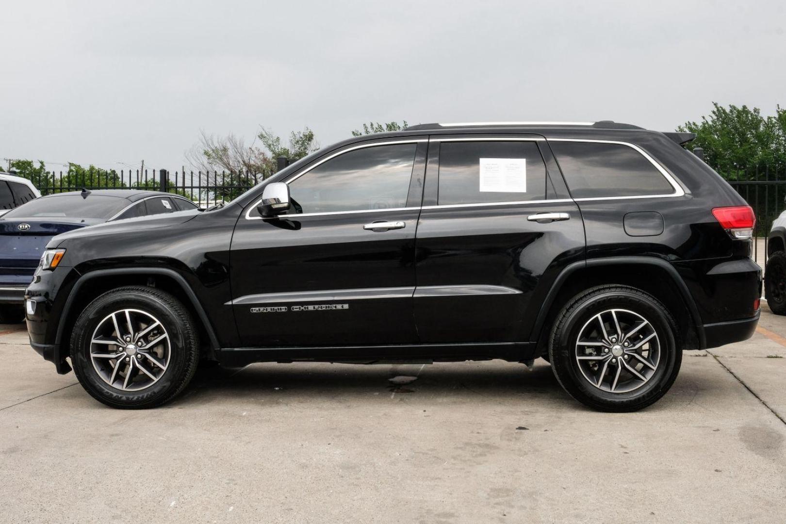 2017 BLACK Jeep Grand Cherokee Limited 4WD (1C4RJFBG3HC) with an 3.6L V6 DOHC 24V engine, 8-Speed Automatic transmission, located at 2401 E Main St., Grand Prairie, TX, 75050, (972) 262-4440, 32.748981, -96.969643 - Photo#15