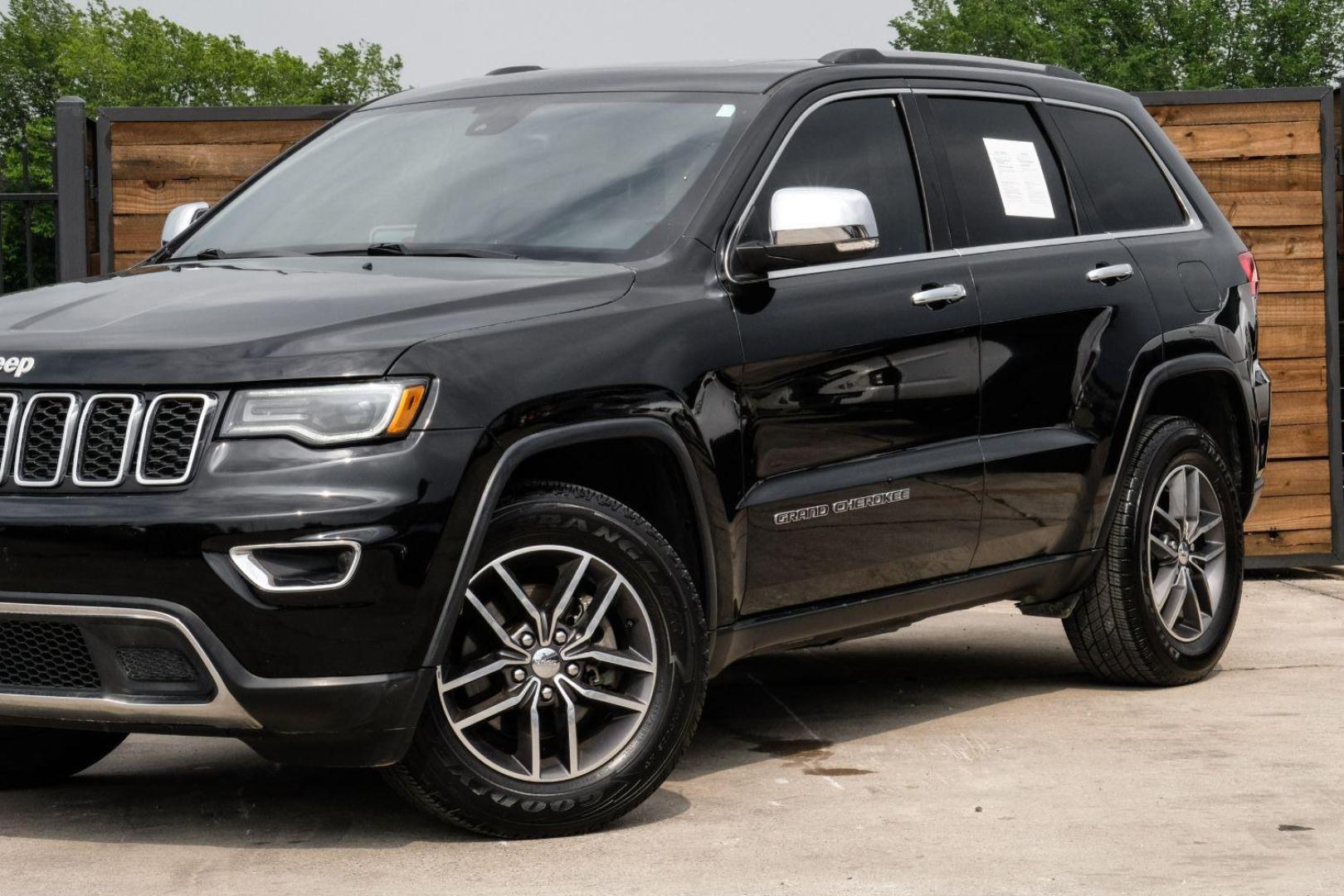 2017 BLACK Jeep Grand Cherokee Limited 4WD (1C4RJFBG3HC) with an 3.6L V6 DOHC 24V engine, 8-Speed Automatic transmission, located at 2401 E Main St., Grand Prairie, TX, 75050, (972) 262-4440, 32.748981, -96.969643 - Photo#6