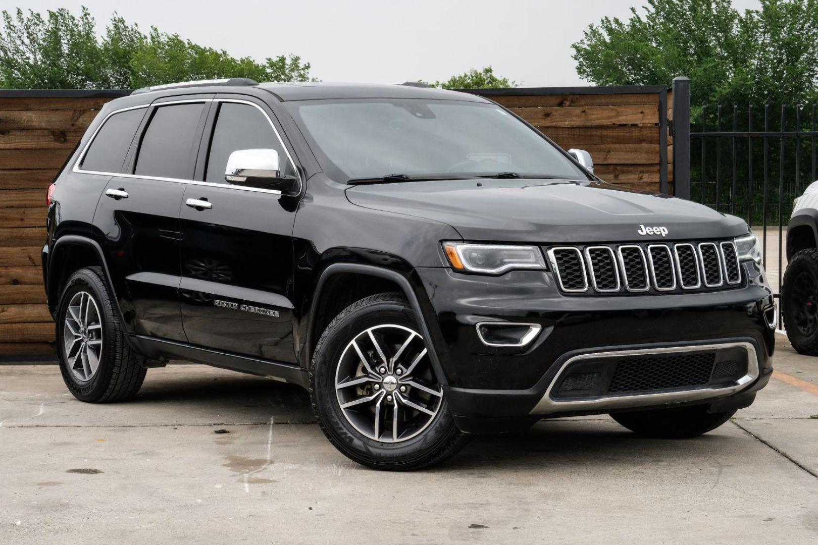 2017 BLACK Jeep Grand Cherokee Limited 4WD (1C4RJFBG3HC) with an 3.6L V6 DOHC 24V engine, 8-Speed Automatic transmission, located at 2401 E Main St., Grand Prairie, TX, 75050, (972) 262-4440, 32.748981, -96.969643 - Photo#8