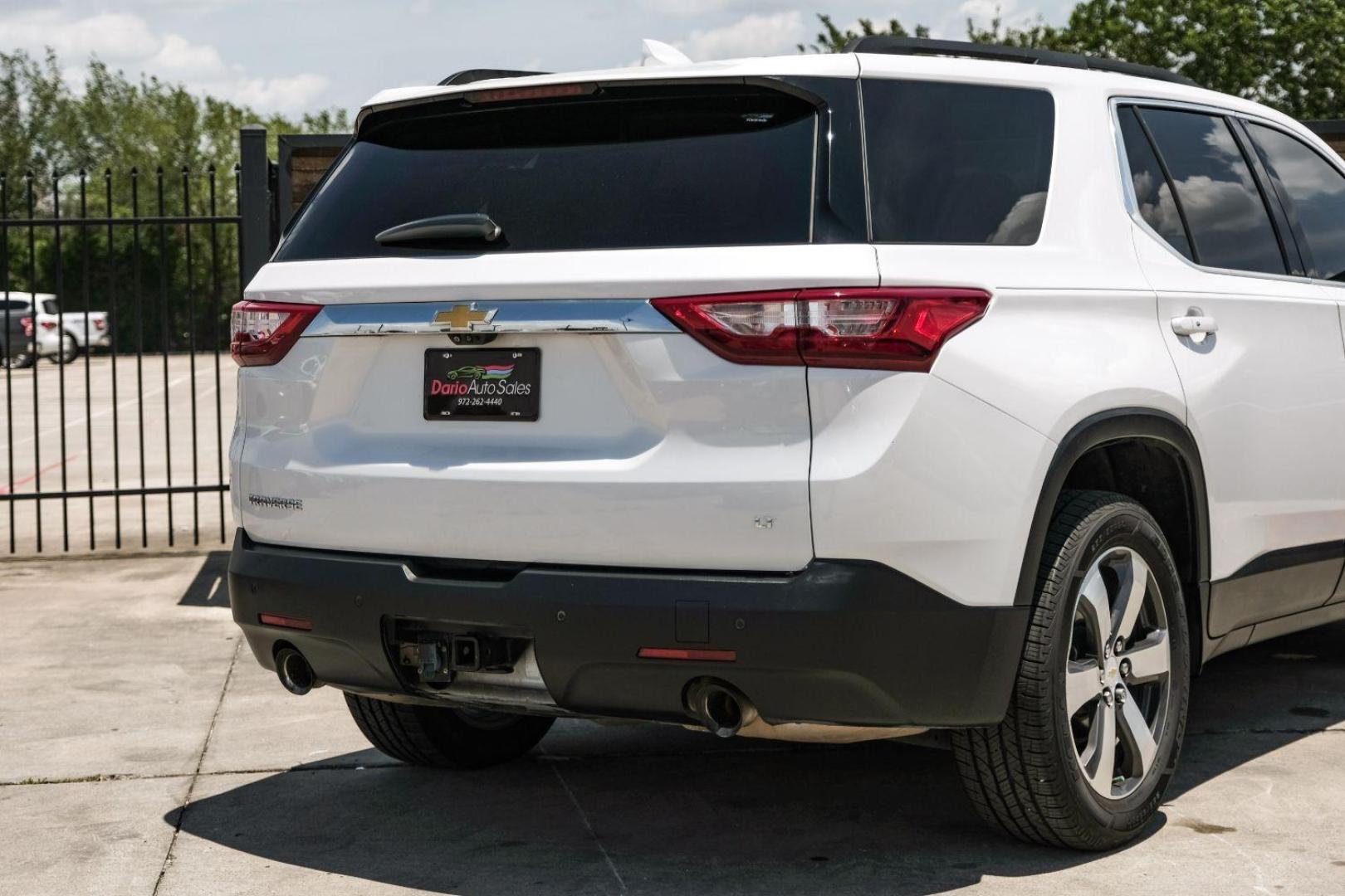 2020 WHITE Chevrolet Traverse SPORT UTILITY 4-DR (1GNERHKW4LJ) with an 3.6L V6 DOHC 24V engine, 9-Speed Automatic transmission, located at 2401 E Main St., Grand Prairie, TX, 75050, (972) 262-4440, 32.748981, -96.969643 - Photo#13