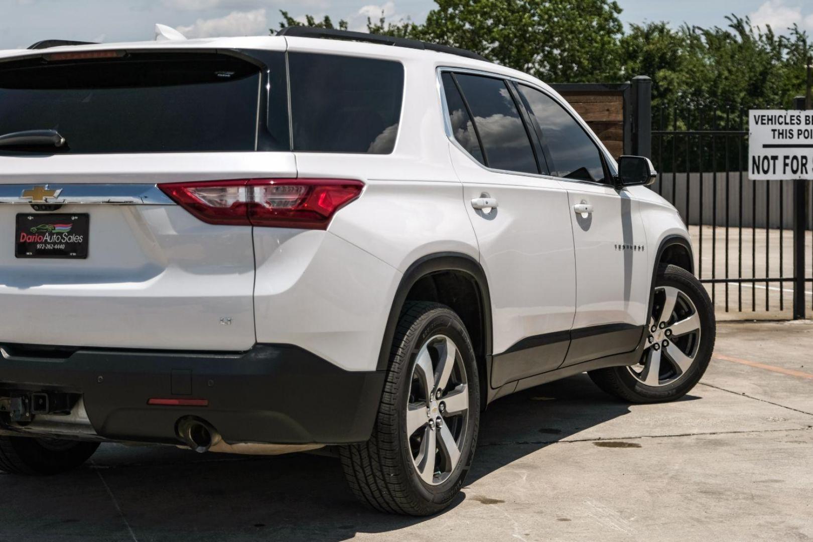 2020 WHITE Chevrolet Traverse SPORT UTILITY 4-DR (1GNERHKW4LJ) with an 3.6L V6 DOHC 24V engine, 9-Speed Automatic transmission, located at 2401 E Main St., Grand Prairie, TX, 75050, (972) 262-4440, 32.748981, -96.969643 - Photo#14