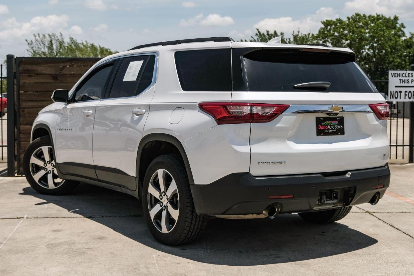 2020 WHITE Chevrolet Traverse SPORT UTILITY 4-DR (1GNERHKW4LJ) with an 3.6L V6 DOHC 24V engine, 9-Speed Automatic transmission, located at 2401 E Main St., Grand Prairie, TX, 75050, (972) 262-4440, 32.748981, -96.969643 - Photo#16