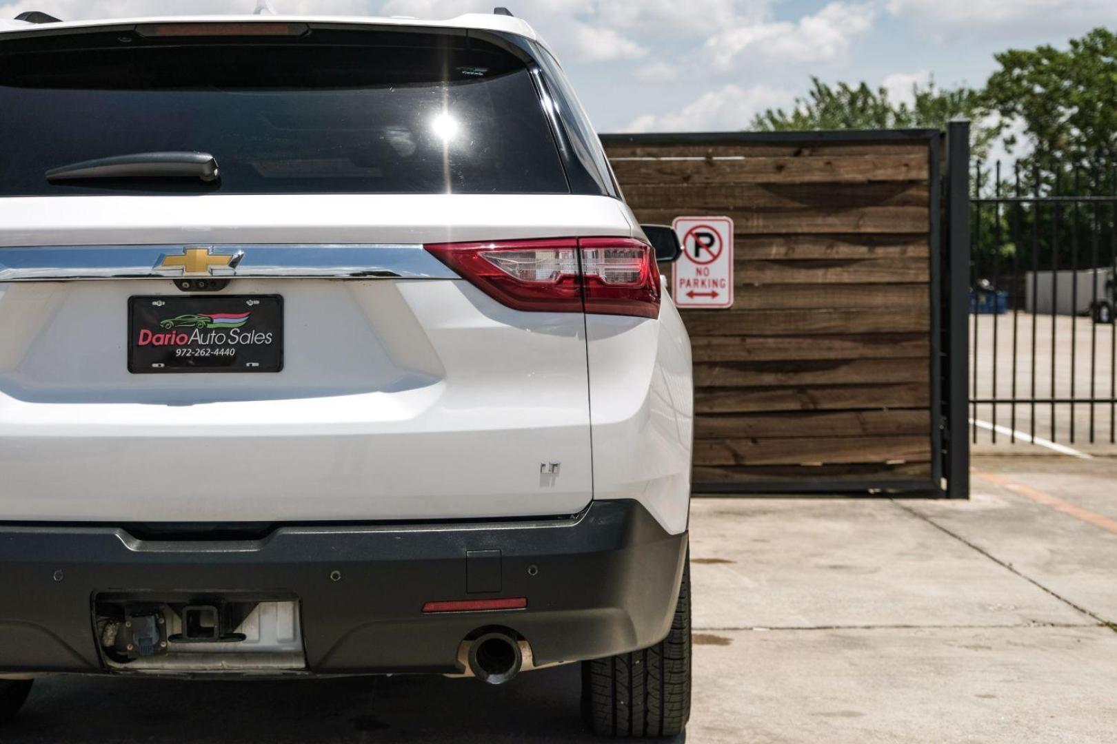 2020 WHITE Chevrolet Traverse SPORT UTILITY 4-DR (1GNERHKW4LJ) with an 3.6L V6 DOHC 24V engine, 9-Speed Automatic transmission, located at 2401 E Main St., Grand Prairie, TX, 75050, (972) 262-4440, 32.748981, -96.969643 - Photo#65