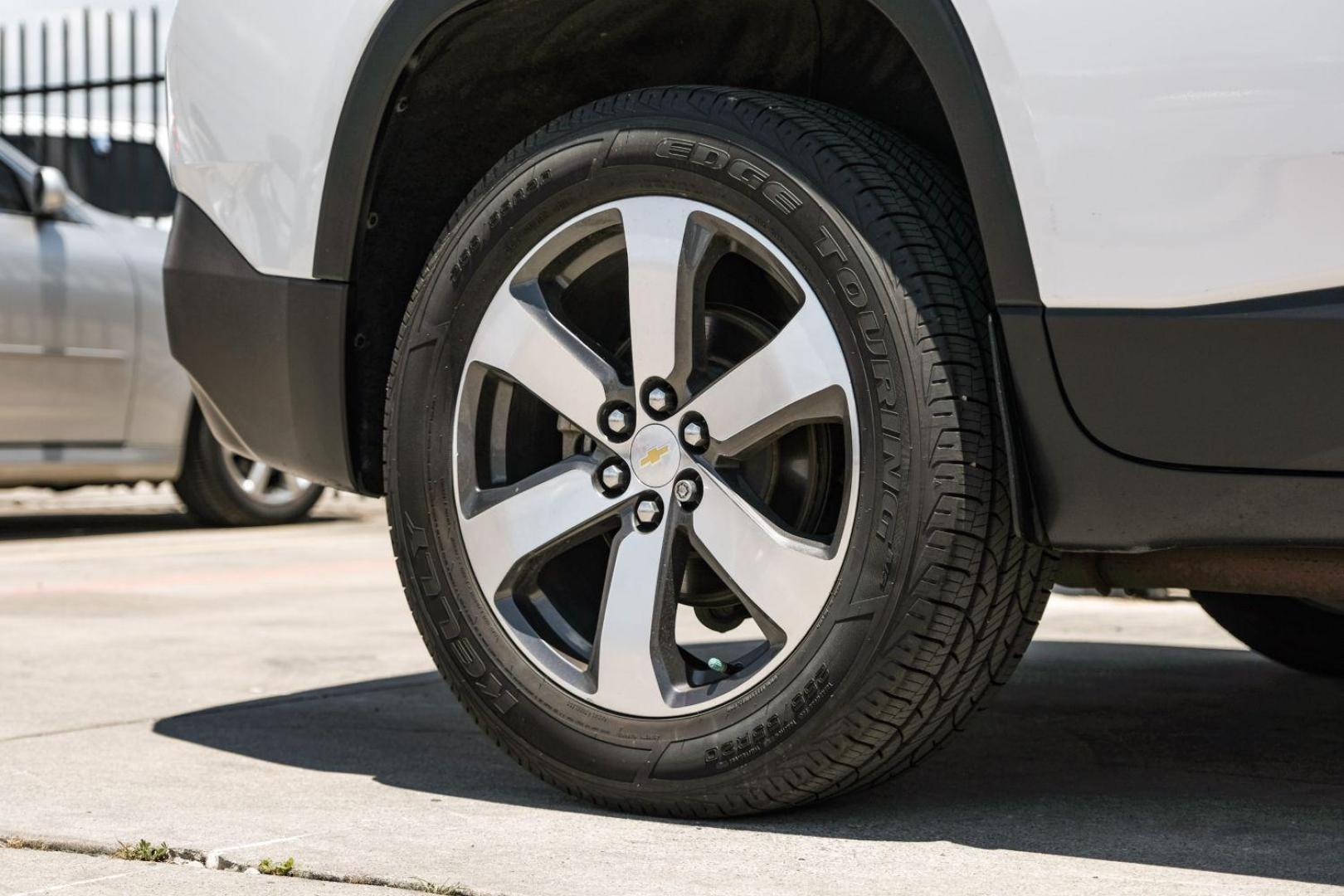 2020 WHITE Chevrolet Traverse SPORT UTILITY 4-DR (1GNERHKW4LJ) with an 3.6L V6 DOHC 24V engine, 9-Speed Automatic transmission, located at 2401 E Main St., Grand Prairie, TX, 75050, (972) 262-4440, 32.748981, -96.969643 - Photo#74