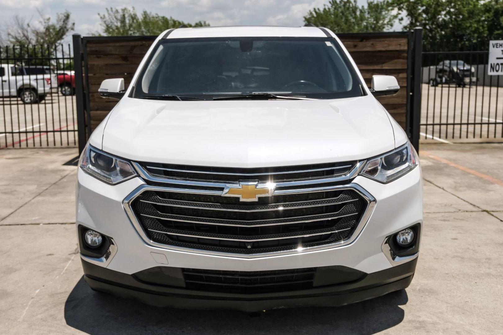 2020 WHITE Chevrolet Traverse SPORT UTILITY 4-DR (1GNERHKW4LJ) with an 3.6L V6 DOHC 24V engine, 9-Speed Automatic transmission, located at 2401 E Main St., Grand Prairie, TX, 75050, (972) 262-4440, 32.748981, -96.969643 - Photo#7