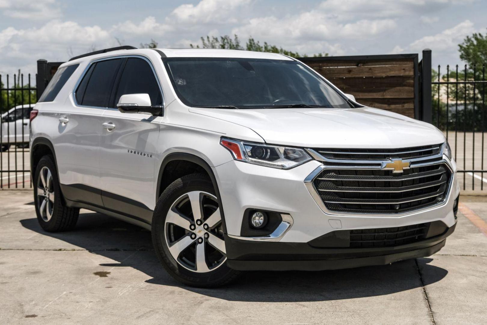 2020 WHITE Chevrolet Traverse SPORT UTILITY 4-DR (1GNERHKW4LJ) with an 3.6L V6 DOHC 24V engine, 9-Speed Automatic transmission, located at 2401 E Main St., Grand Prairie, TX, 75050, (972) 262-4440, 32.748981, -96.969643 - Photo#8