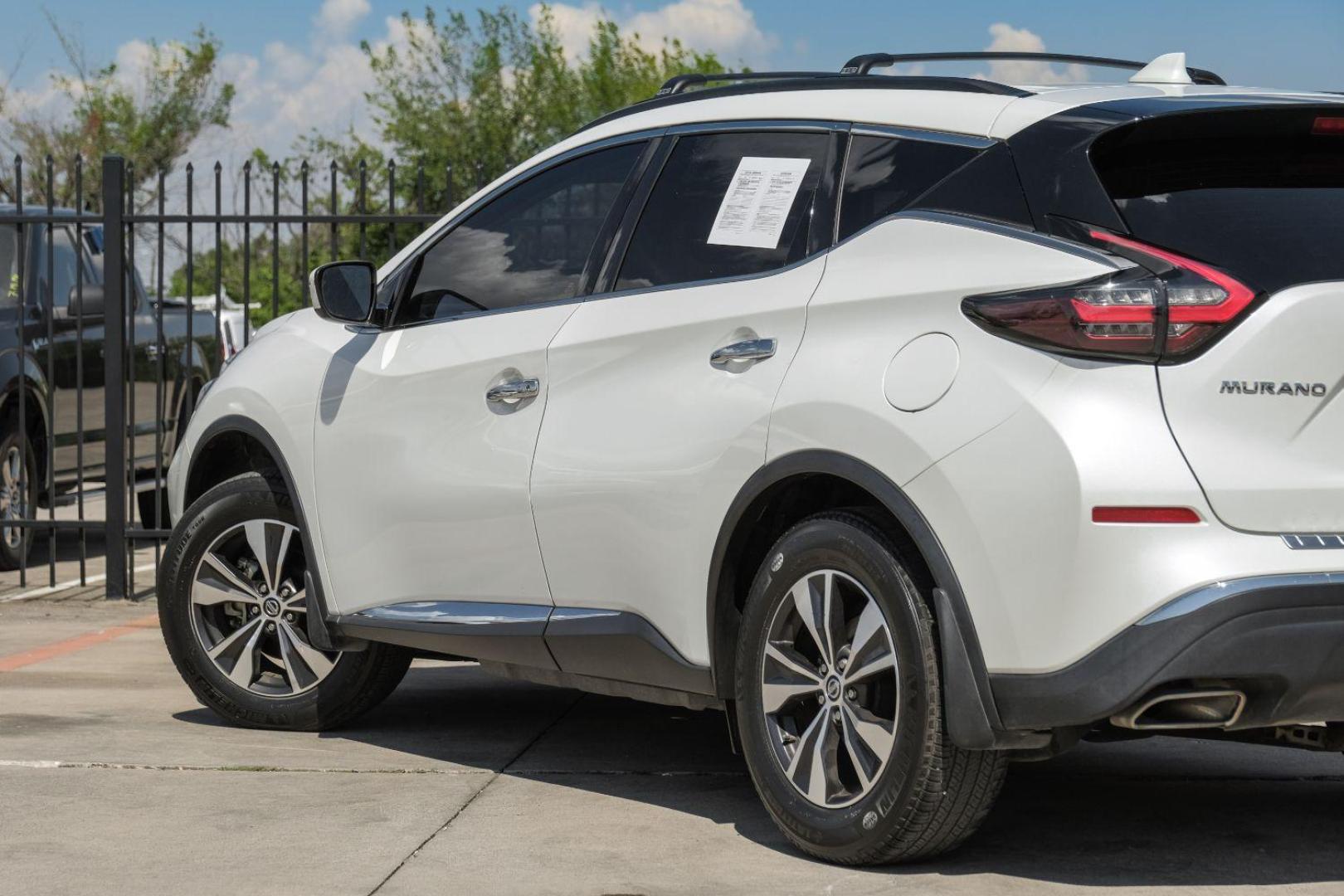 2019 white Nissan Murano SV (5N1AZ2MJ7KN) with an 3.5L V6 DOHC 24V engine, Continuously Variable Transmission transmission, located at 2401 E Main St., Grand Prairie, TX, 75050, (972) 262-4440, 32.748981, -96.969643 - Photo#12